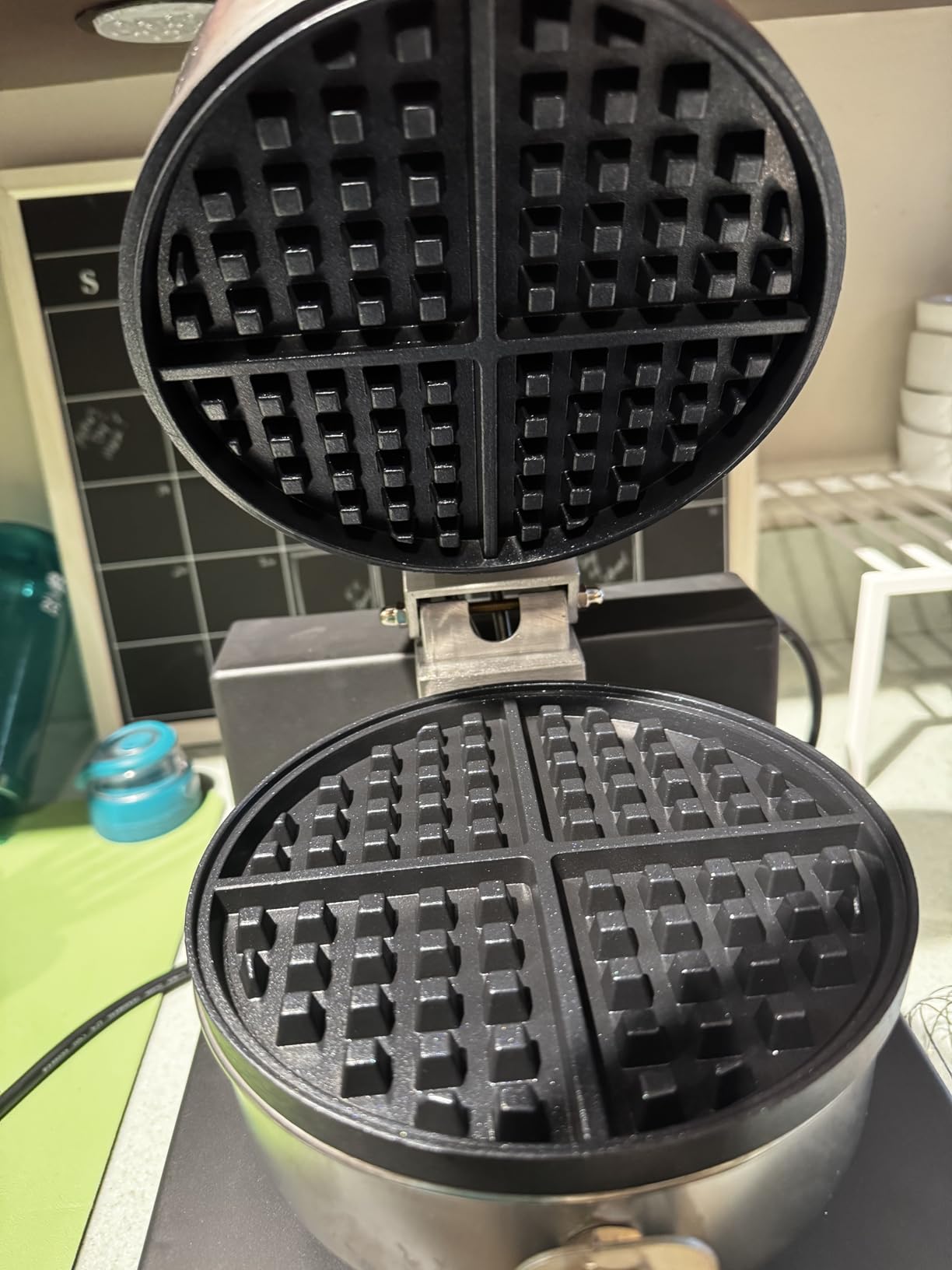 Commercial Waffle Maker for Restaurant, 110V Electric Waffle Maker w/Non-stick and 122-572°F Adjustable Temp, 1200W Professional Waffle Iron with Timer and Heavy Duty, Hotel Waffle Machine customer photo 2