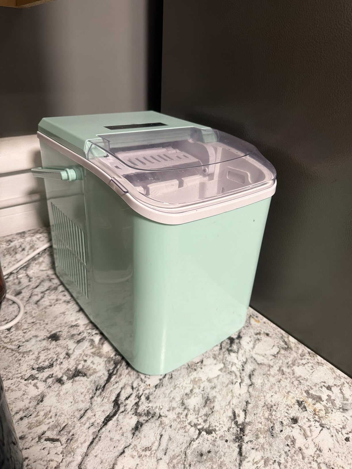 Sweetcrispy Countertop Ice Maker with Scoop, Basket and Handle, Portable Ice Machine 9 Cubes Ready in 6 Mins, 26.5lbs in 24Hrs, 2 Sizes for Home Kitchen Office Bar Party, Coal Black customer photo 2