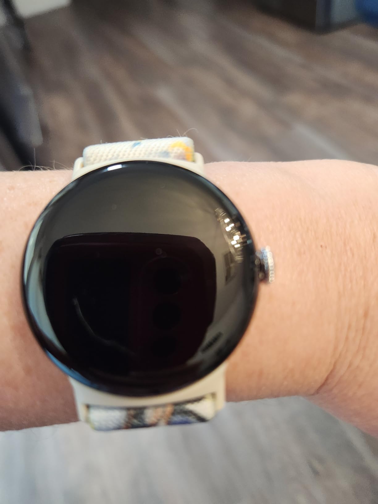 Pixel Watch 4 (45mm) - Smartwatch - Obsidian Active Band - Wi-Fi customer photo 1