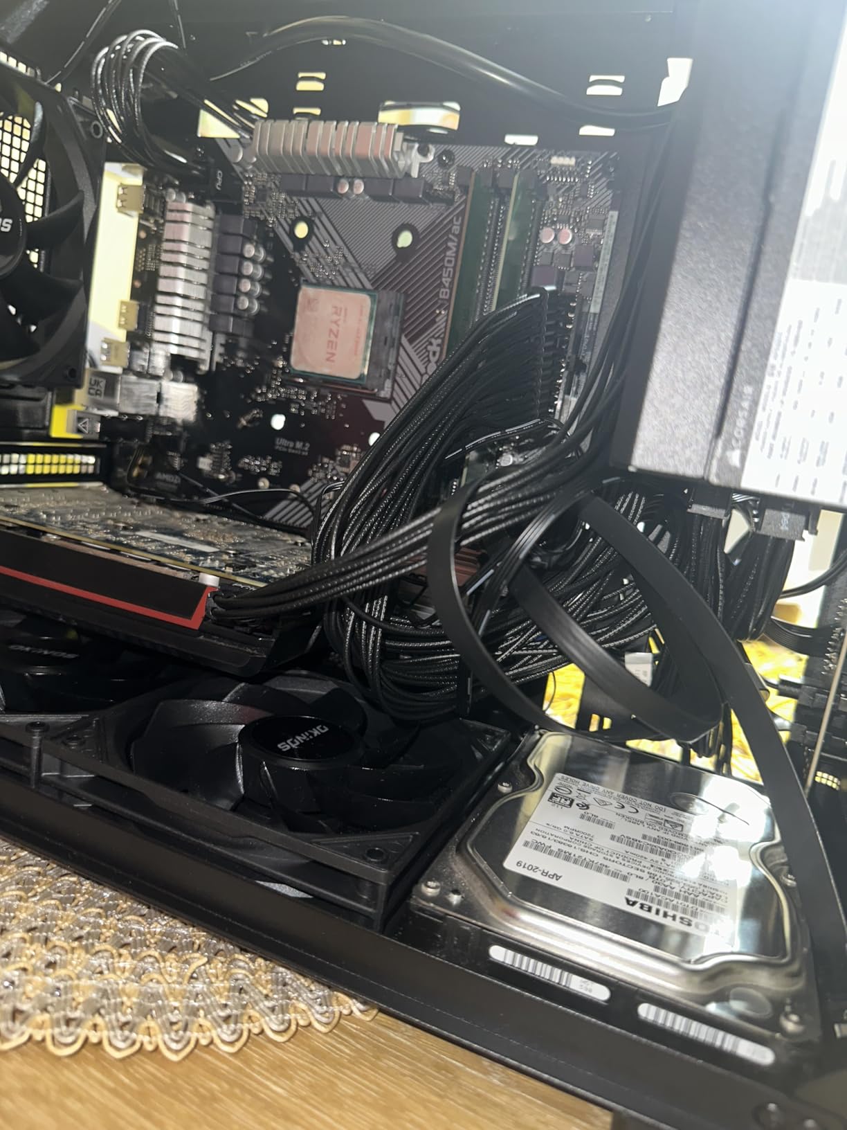 CORSAIR RM750e ATX 3.1 PCIe 5.1 Ready Fully Modular 750W Power Supply - 12V-2x6 Cable Included, Cybenetics Gold Efficiency, 105°C-Rated Capacitors, Modern Standby Mode - Black customer photo 1