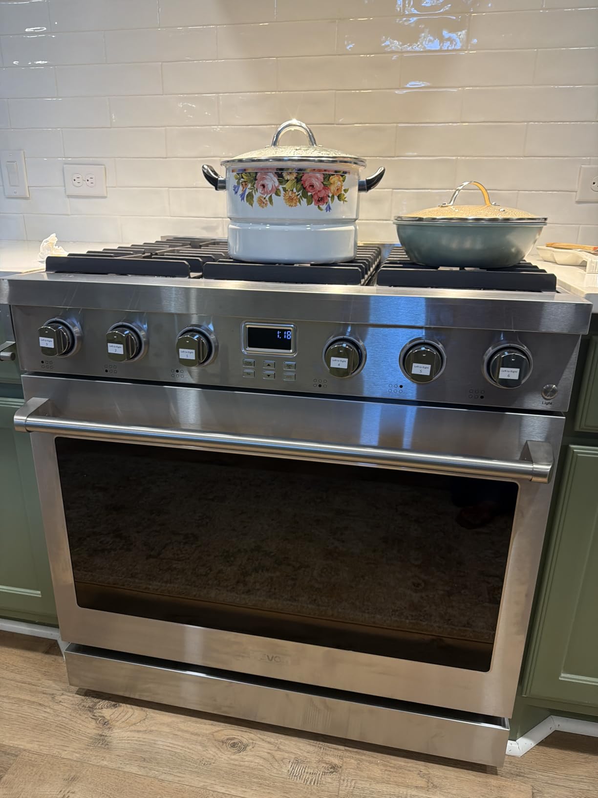VEVOR Gas Range Oven, 36 Inches Width, Freestanding Stainless Steel Stove and Oven with 6 Sealed Cooktop Burners, Easy Reach Racks, Halogen Light, 6.0 Cu. Ft. Capacity customer photo 2