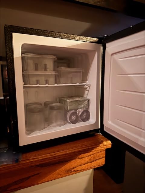 Antarctic Star 6.0 Cu.ft Upright Freezer, Small Stand Up Freezer with Adjustable Thermostat, Removable Glass Shelves, for Bedroom/Home/Dorms, White customer photo 1