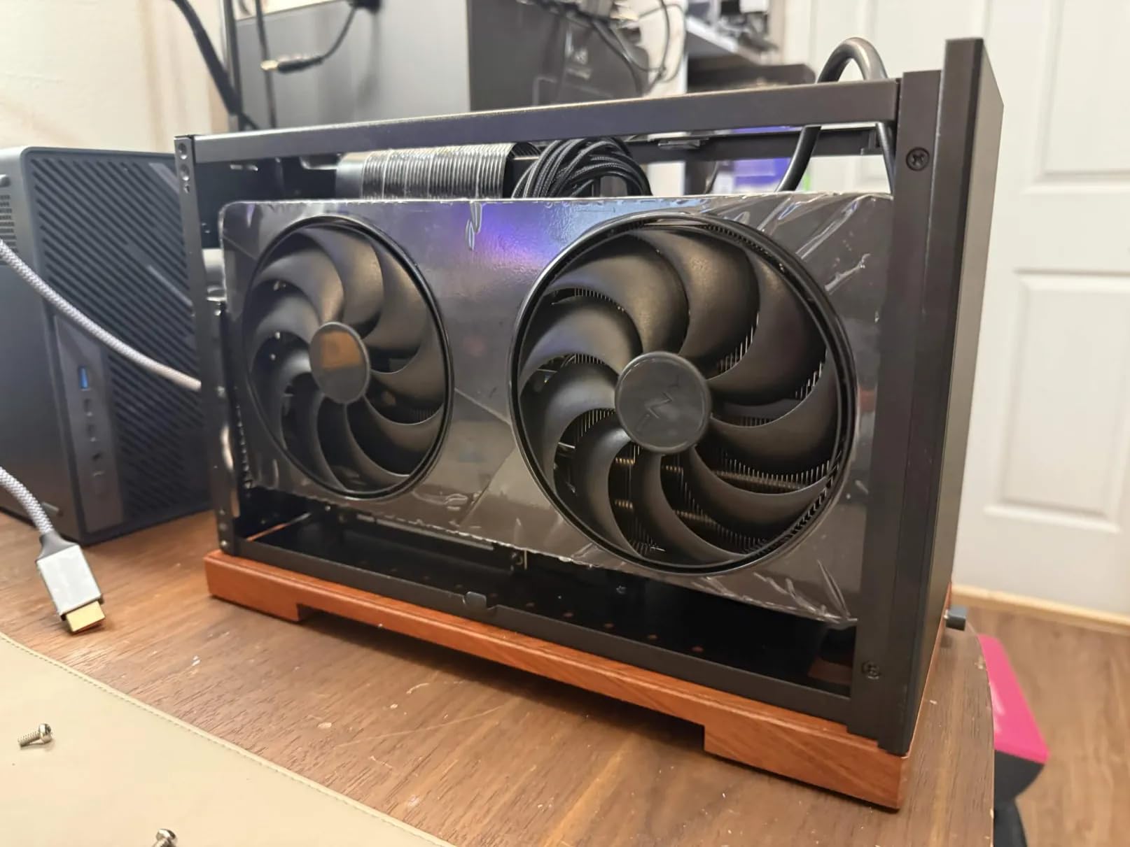 JONSBO T9 Mini ITX PC Case, SFF Tool-Free Mesh Desktop Case, Black Walnut Solid Wood Base, 4mm Aluminum Shell, with PCI-E 5.0 Cable customer photo 1