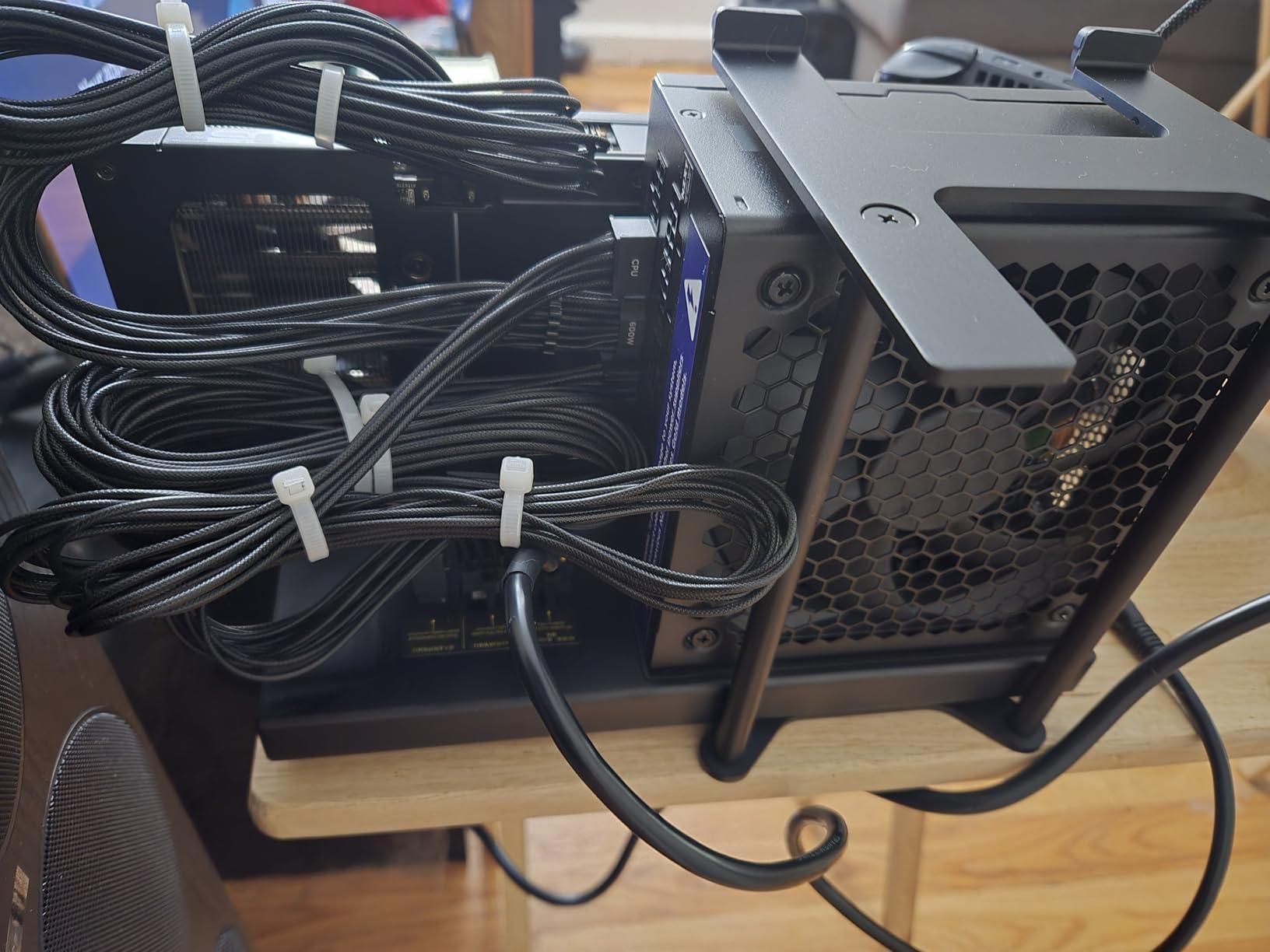 NZXT C1000 Gold Core - 1000W ATX 3.1 Power Supply - 80 Plus Gold - Cybenetics Platinum - Fully Modular - PCIe 5.1 600W 12V-2x6 - Zero RPM Fan - 105°C Capacitors - Black customer photo 1