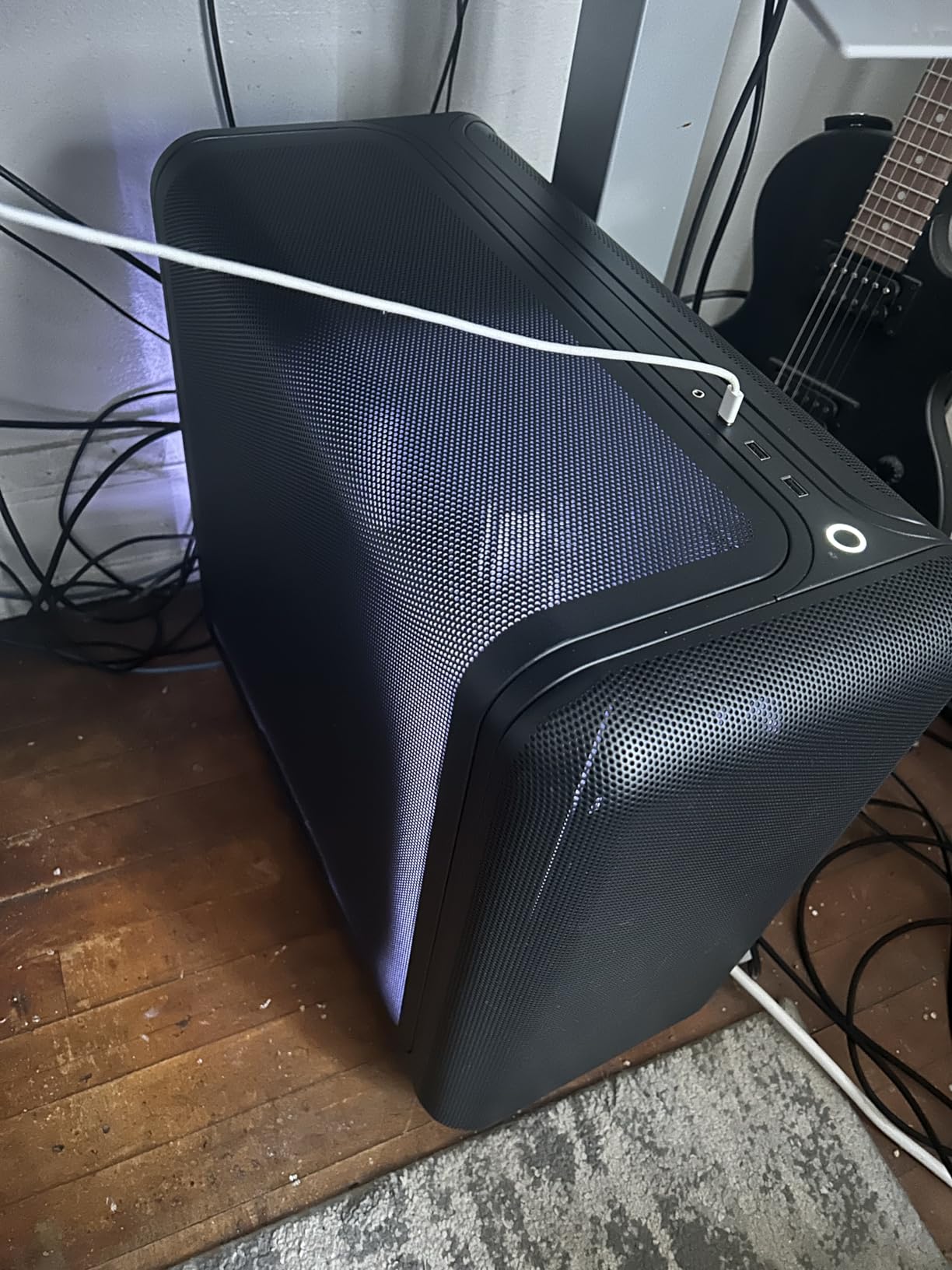 Hyte X50 Air - Modern Performance ATX Mid-Tower Gaming PC Case - Optimized High Airflow Chassis - Curved Micro Mesh Side Panel, Pitch Black customer photo 2