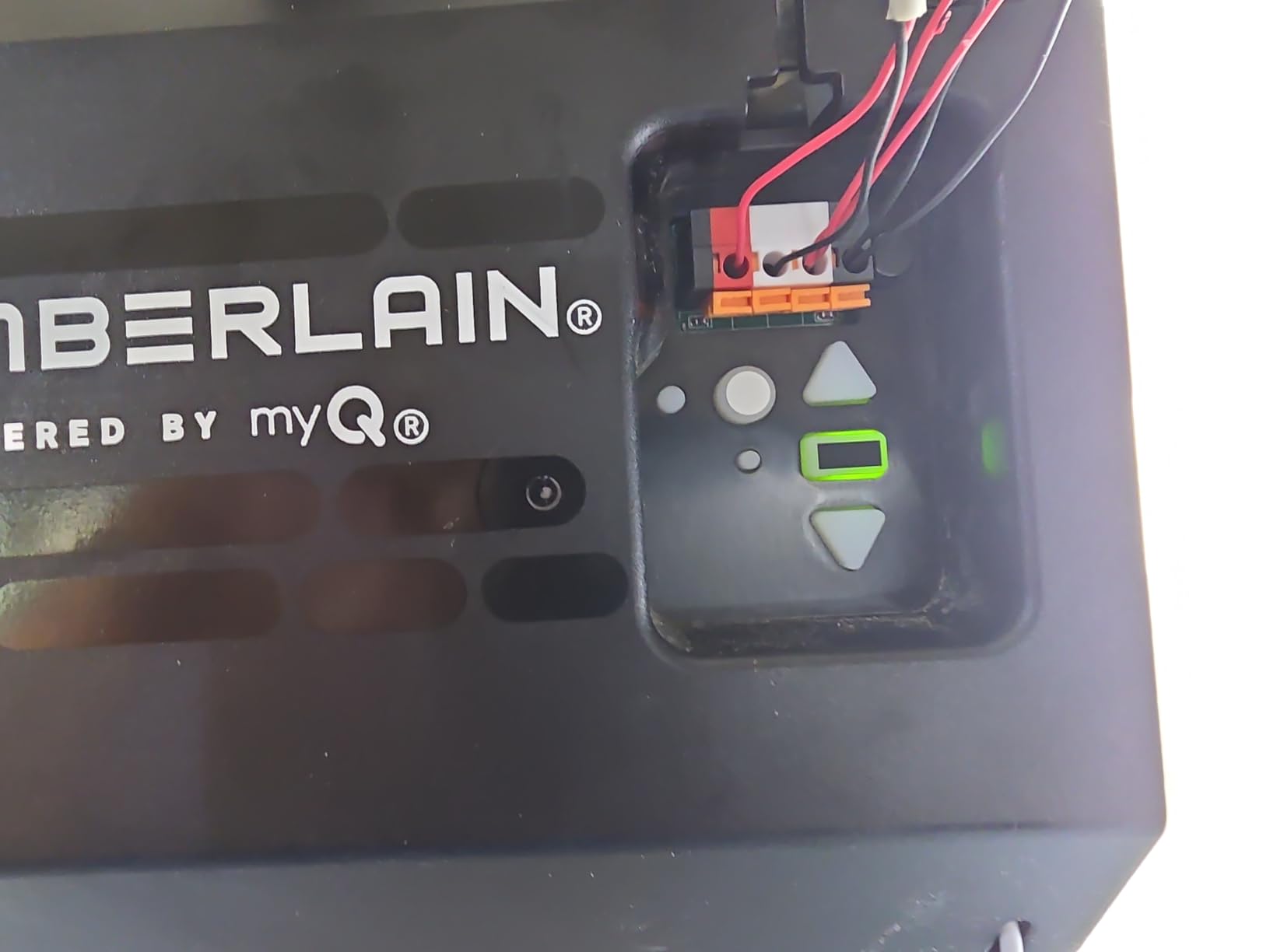 Chamberlain Garage Door Opener 3/4 HP Belt Drive myQ Garage Door Opener with Fixed Camera, Battery Backup, 2‑Bulb LED Lighting customer photo 2