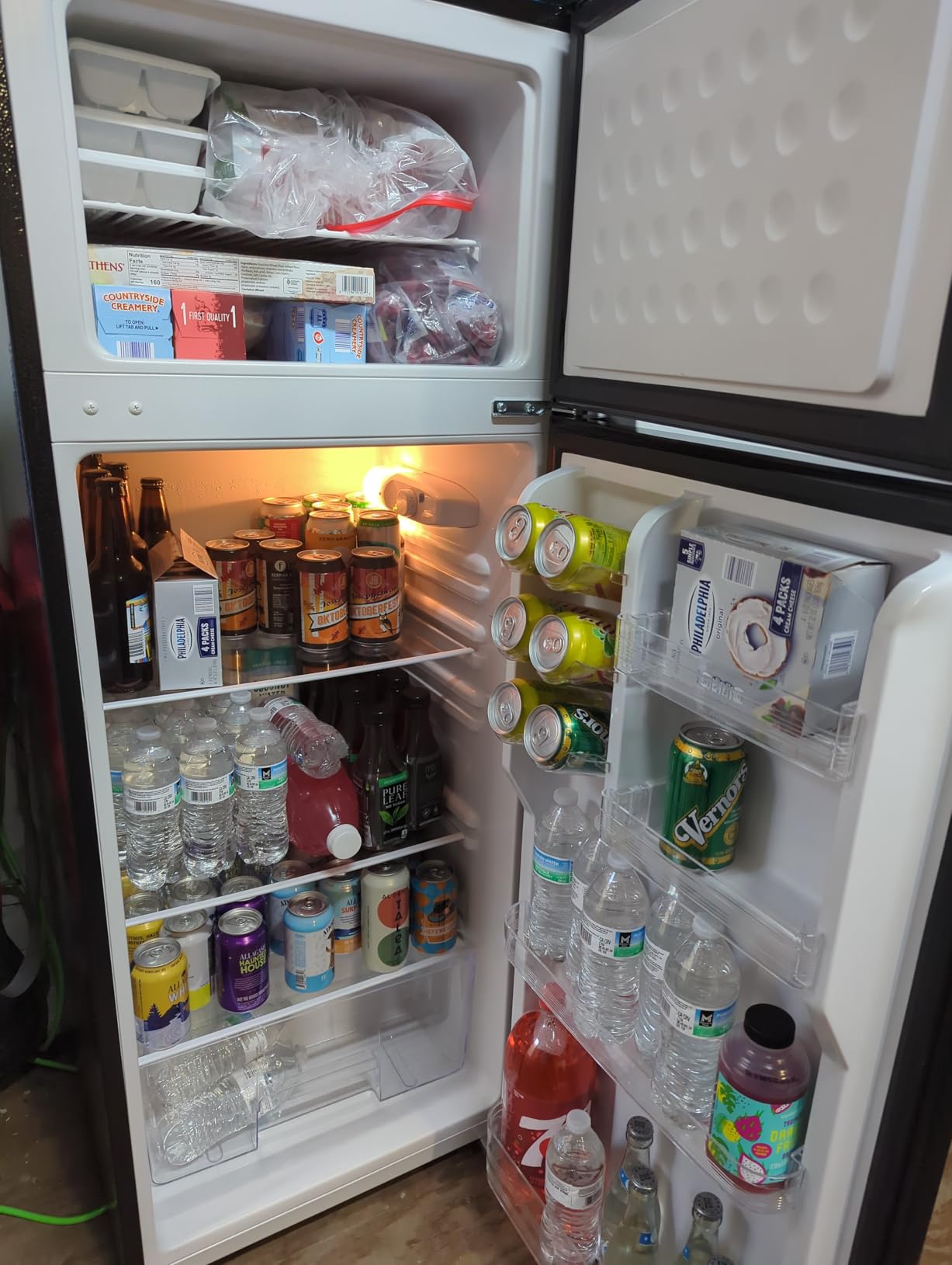 Upstreman 7.7 Cu Ft Apartment Refrigerator 2 Door Refrigerator with Freezer | Energy Efficient, Low Noise, 7 Adjustable Thermostat & Reversible Door for Apartment, Dorm, Office, Kitchen, White customer photo 1