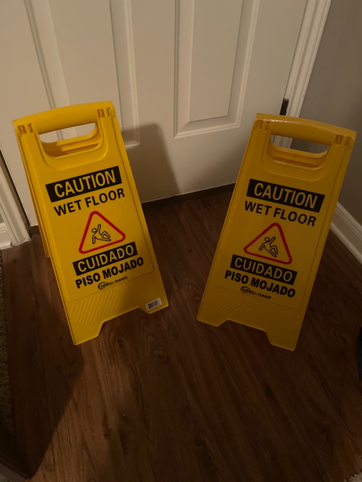 Simpli-Magic Side Press Wringer Combo Commercial Mop Bucket on Wheels, 35 Quart, Yellow, Including Wet Floor Caution Sign and Set, Polyethylene customer photo 1