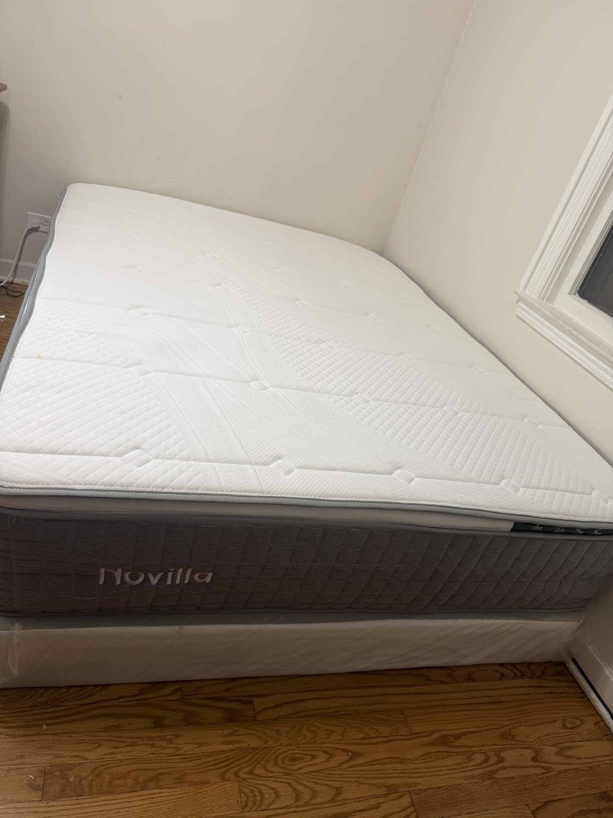 Novilla 12 Inch Queen Mattress, Queen Size Hybrid Mattress | Cooling Gel Memory Foam, Pocketed Coils & Cool-Touch Nylon Cover for Motion Isolation & Edge Support CertiPUR-US Certified customer photo 1