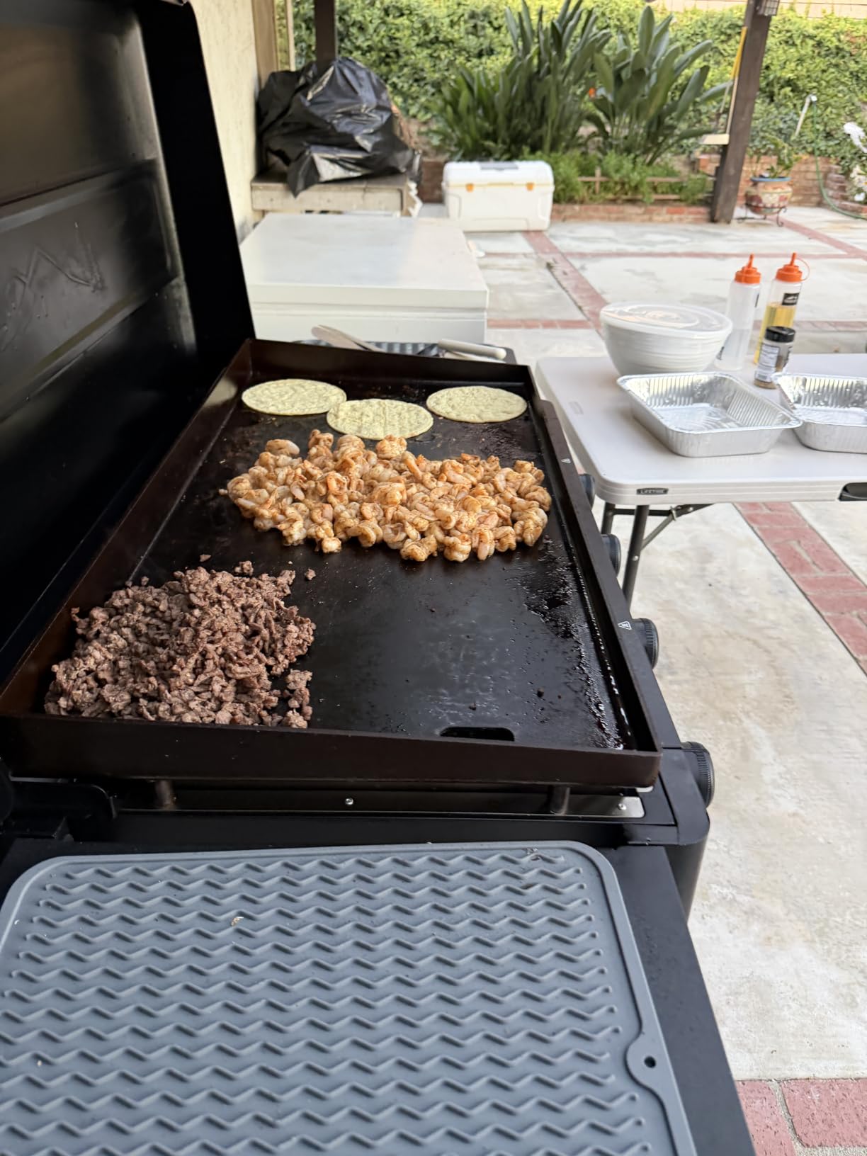 Traeger Irontop 4-Burner Griddle, 648 Sq In, Even Heat, Wind Guards | Edge-to-edge heat, 360° wind guards, rust-resistant food-safe coating, P.A.L. rail, 3-yr warranty customer photo 1