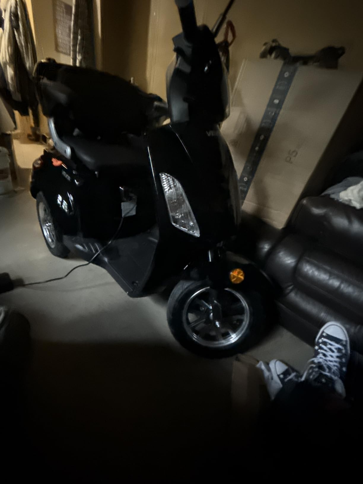 VEVOR Heavy Duty 3-Wheel Mobility Scooters for Seniors & Adults, 500lbs Capacity, 21.5 Miles 3-Speed Long Range, 1000W All Terrain Electric Recreational Scooter Wheelchair, 20° Max Climbing Capacity customer photo 2