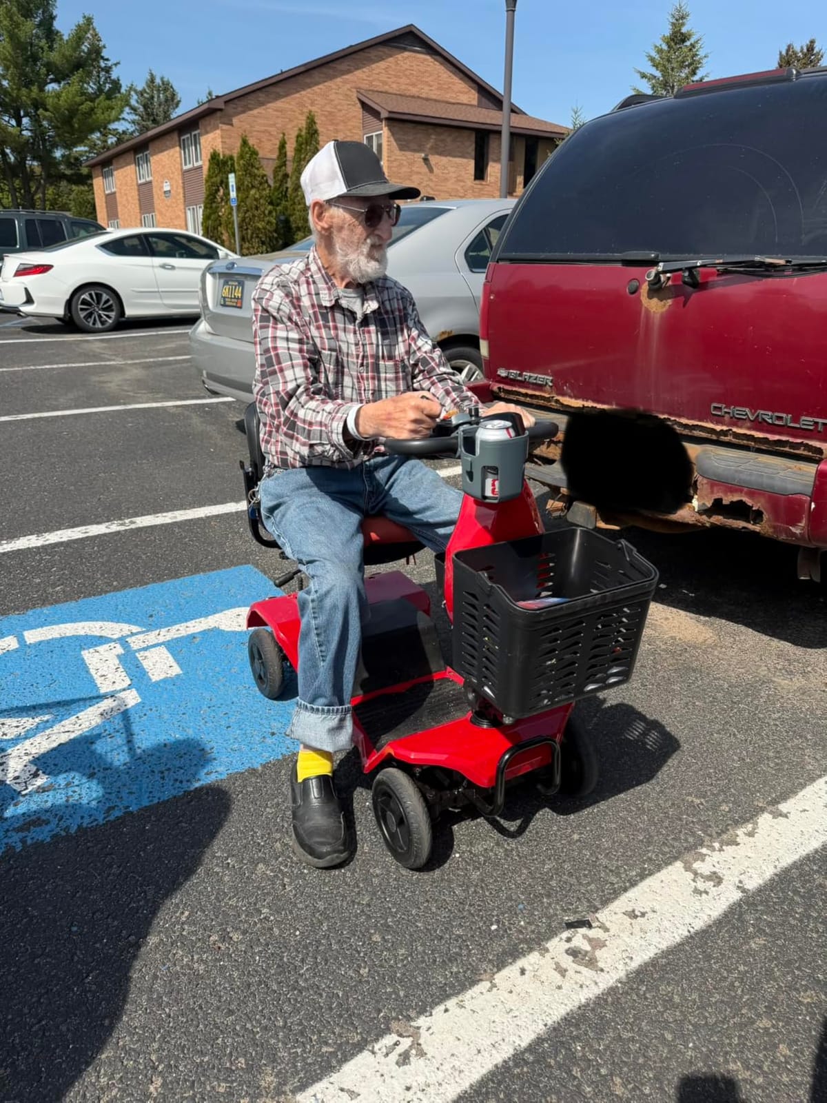 Mobility Scooter, Foldable, 300 lbs Capacity, Travel & Daily Commute | Mobility Scooters for Seniors, Quick-Assembly, Features Rotating Seat, 300W Motor, LED Headlight & Storage Basket for Travel customer photo 2
