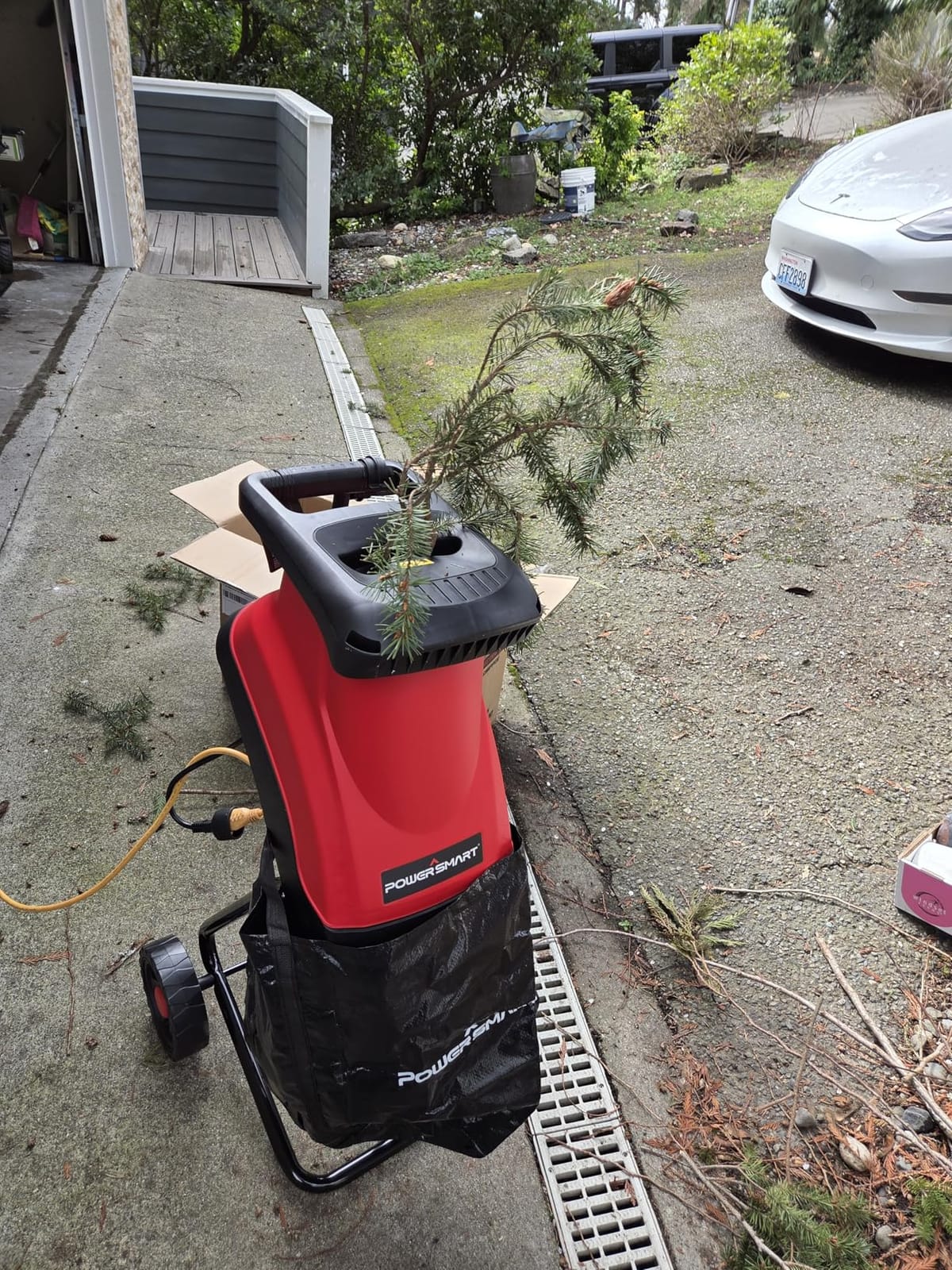 PowerSmart Electric Wood Chipper Shredder, 21:1 Reduction Ratio, 1.77 Inch Cutting Diameter, 15-Amp Motor, with 45L Collecting Bag for Branches Twigs customer photo 2