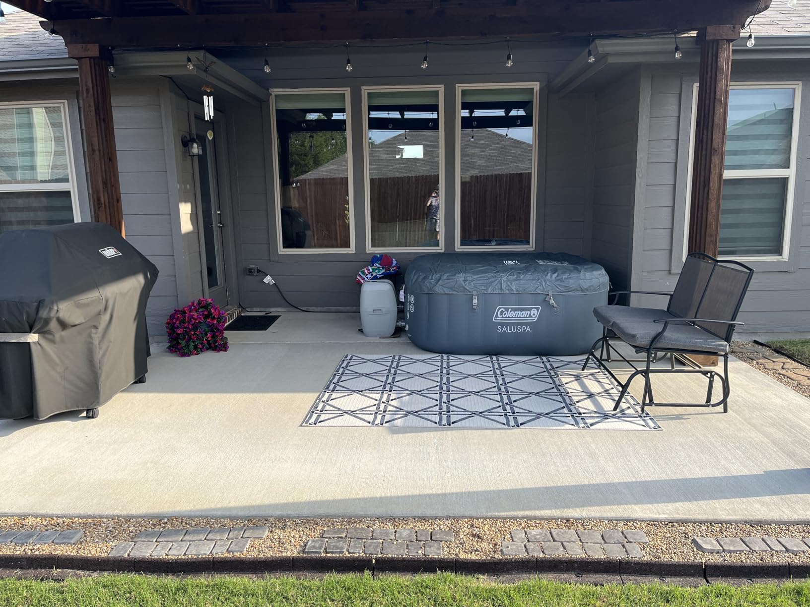 Coleman SaluSpa Hawaii Energy-Efficient 4-6 Person Inflatable Hot Tub | Smart AirJet Portable Outdoor Spa with Built-in EnergySense Insulation and 140 Massage Jets, 71