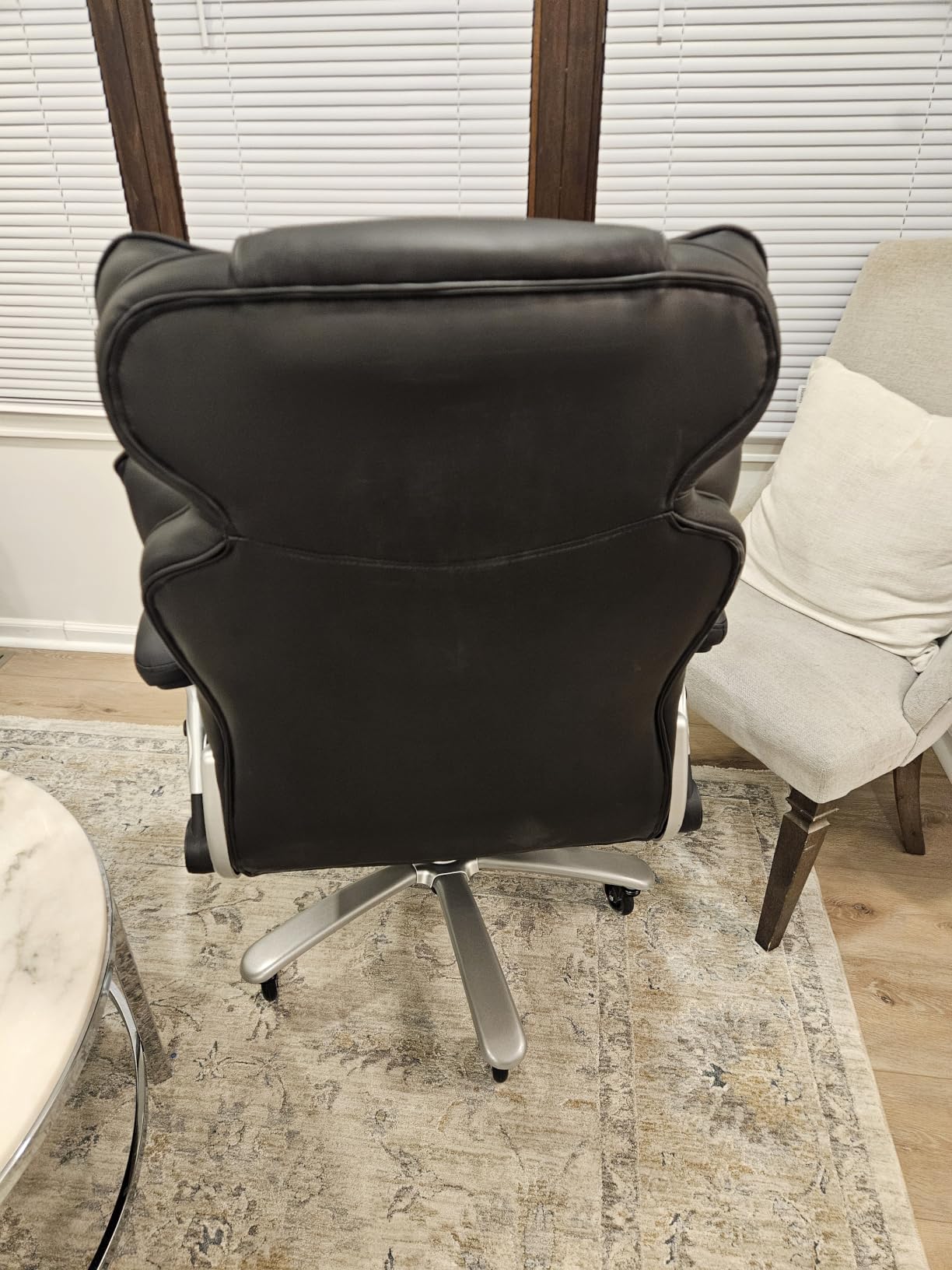 FLEXISPOT 600lbs Big and Tall Office Chair for Heavy People, Heavy Duty Computer Desk Chair with Dynamic Lumbar Support 2D Armrest Blade Wheels customer photo 1
