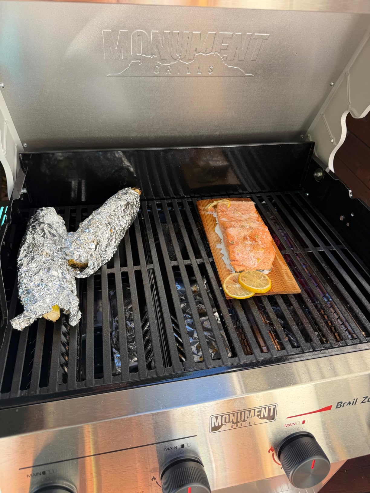 Monument Grills Mesa II 4-Burner Propane Gas Grill with Advanced Broil Zone, Stainless Steel Outdoor Barbecue Grill, Foldable Side Shelves, 500F in 5 Mins customer photo 1