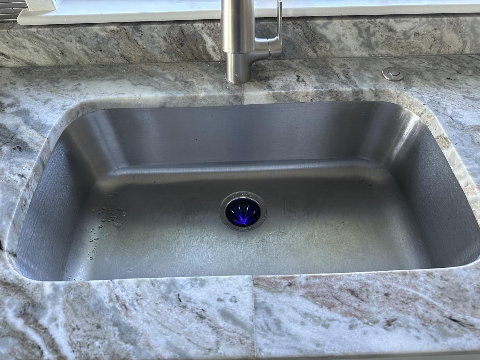 INSINKERATOR Evolution 1.0HP LED Garbage Disposal & Antimicrobial Flange | 1 HP, Advanced Series, Continuous Feed Food Waste Disposer customer photo 2