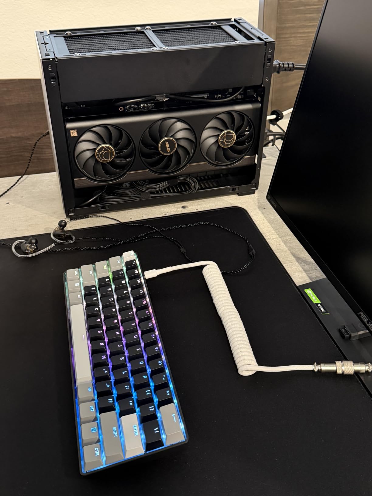 Lian Li A4-H2OX5 Mini-ITX Case - SFX Layout - PCIe 5.0 Riser - Black customer photo 2