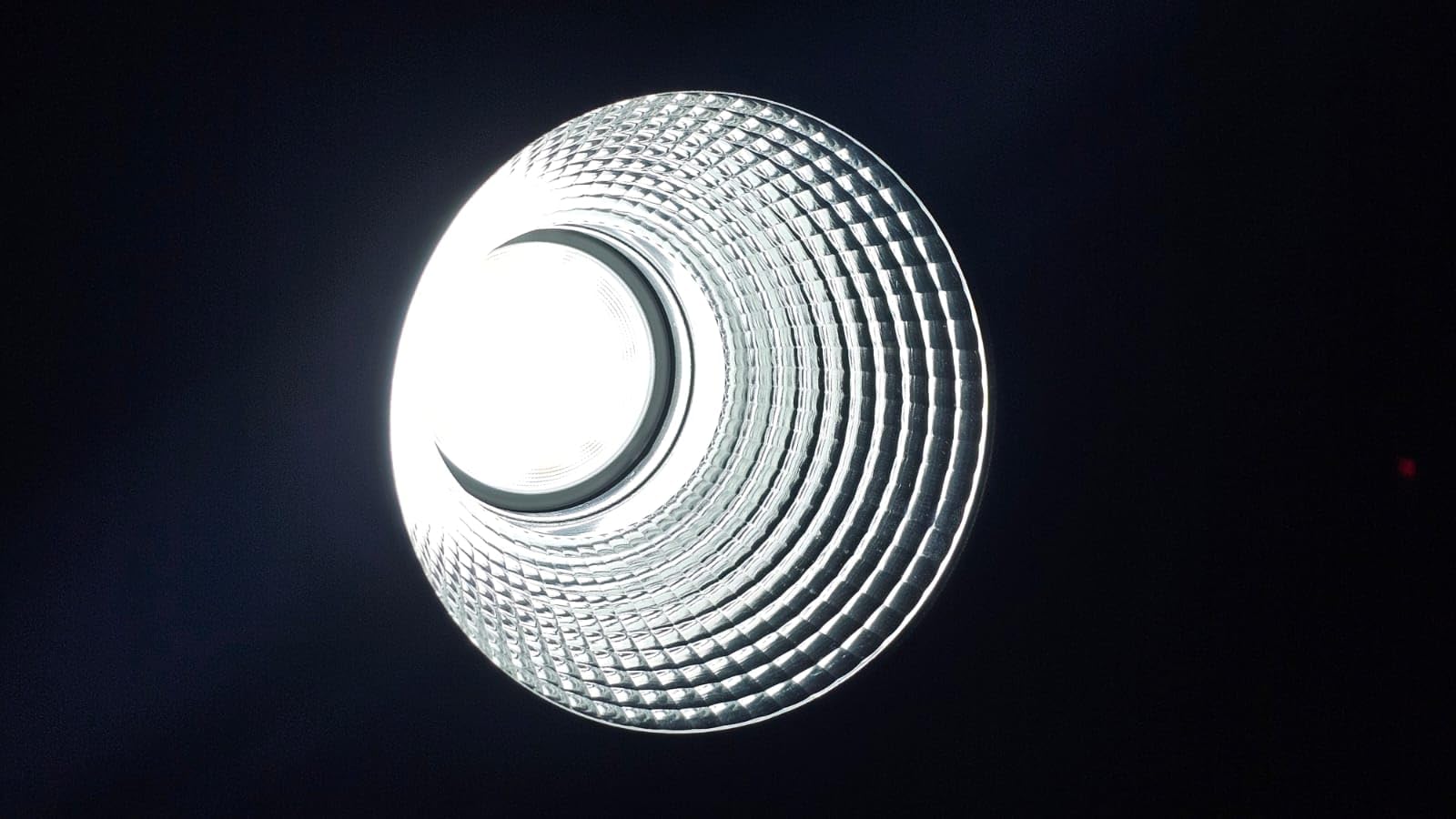 Godox Litemons LE600Bi 600W Bi-Color COB LED Video Light | 2800-6500K, 113000Lux, 97CRI/99TLCI, Intelligent Silent Fan, Recessed Lamp Head, Metal Body, APP/DMX Control, Bowens Mount customer photo 1