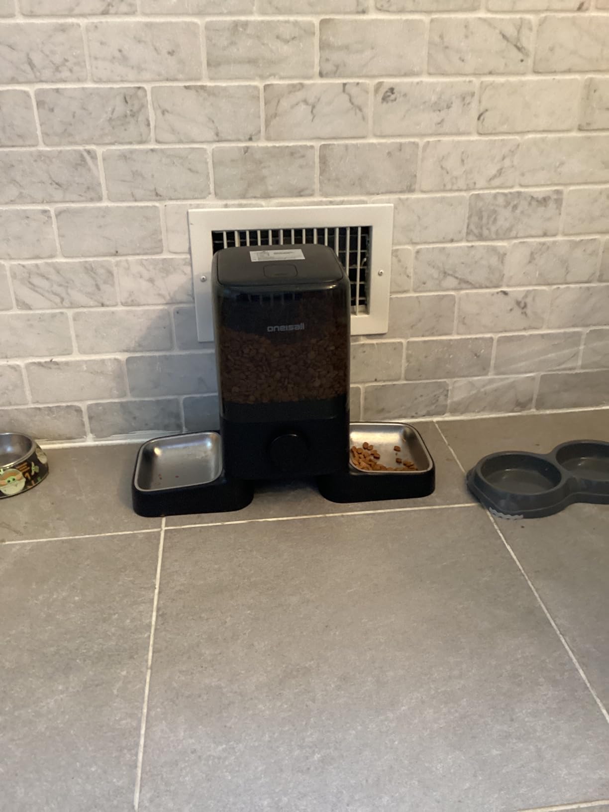 oneisall Automatic Cat Feeder with Camera for 2 Cats Pets, 20 Cups/5L | 5G Wi-Fi, Dual Cameras, HD Night Vision, 2-Way Audio, Event Alerts, APP Remote Control, Feed Now, Feeding Logs customer photo 1