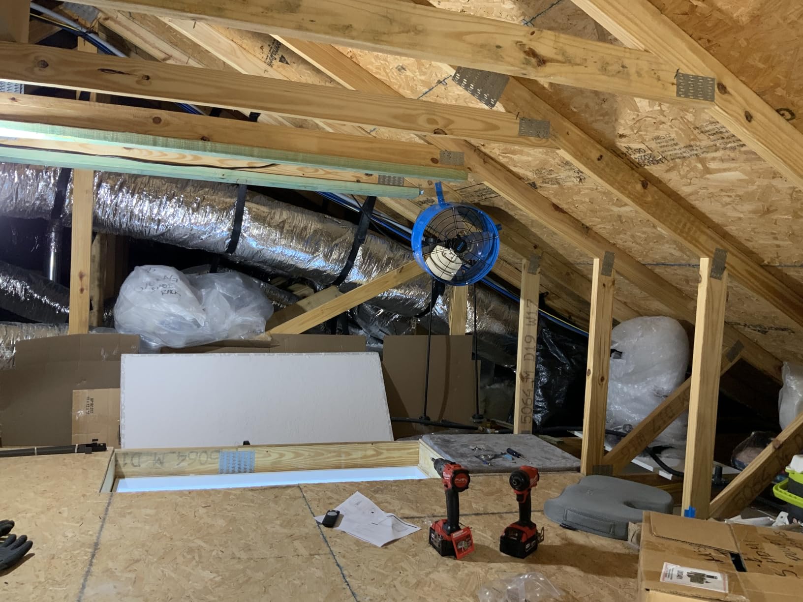 15'' Attic Fan with Thermostat and Remote, 1800 CFM Gable Vent Fan | Auto On/Off Based on Temperature, 2500 Sq Ft Coverage, 70W, 3 Speeds, 18-Hour Timer, Plug-and-Play customer photo 1