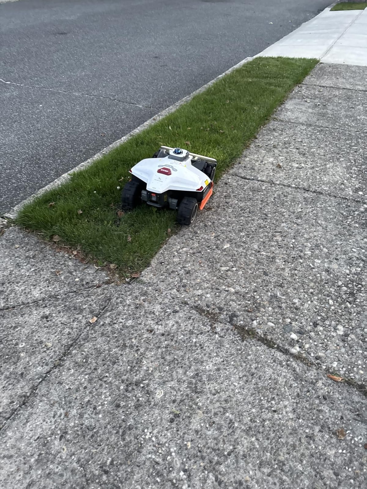 Mammotion LUBA 3 AWD 1500H Robot Lawn Mower, 0.37 Acre, 2.2