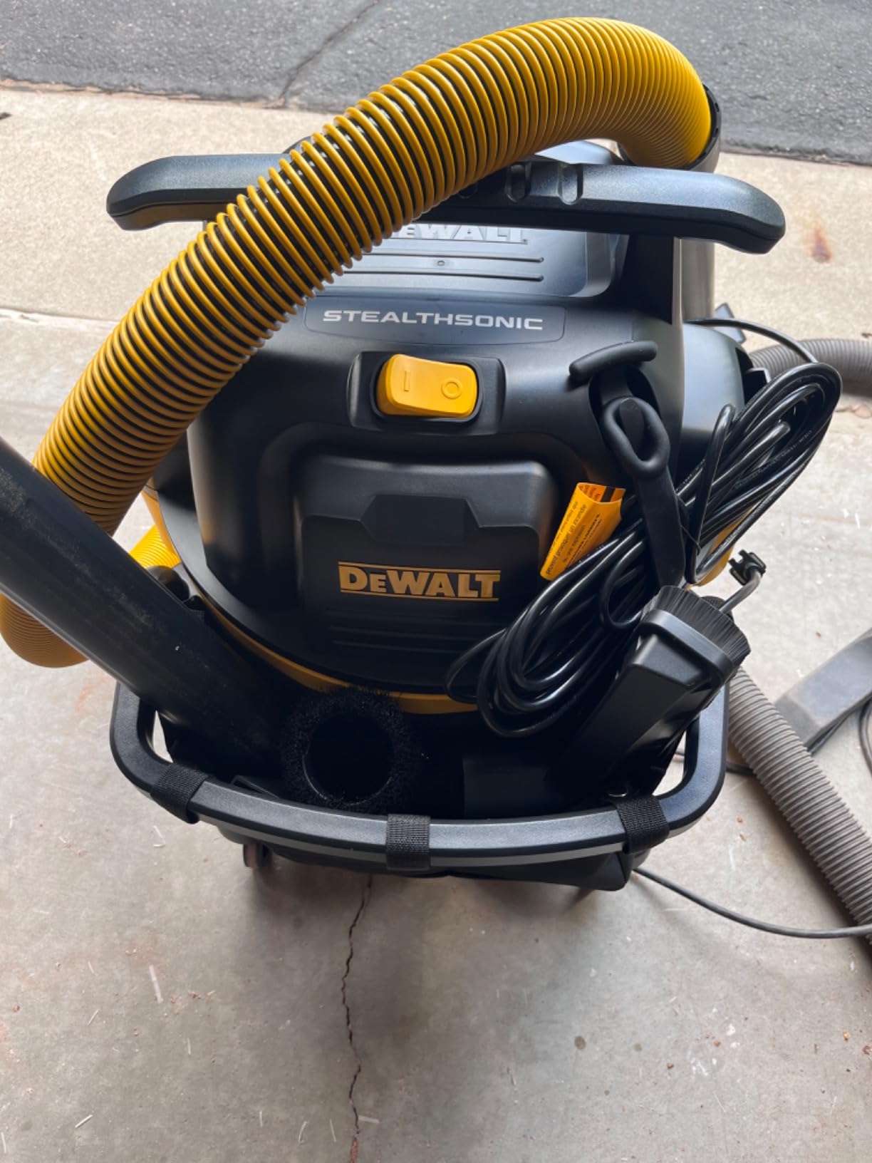 DEWALT 16 Gallon STEALTHSONIC Poly Wet/Dry Vacuum, DXV16P-QTA Noise Reduction Vac customer photo 1