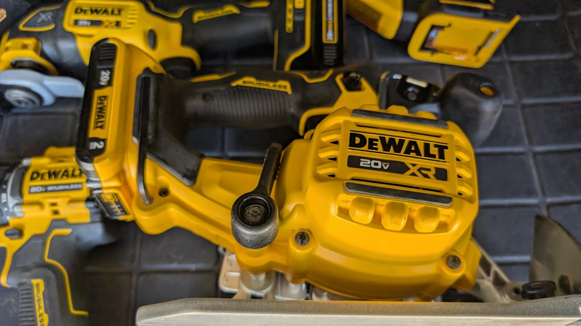 DEWALT 20V MAX 7-Tool Combo Kit, Includes Cordless Drill, Impact Driver, Reciprocating Saw, Circular Saw, Oscillating Tool, Random Orbital Sander, Jigsaw, 5Ah Battery and Charger (DCK751P1) customer photo 2