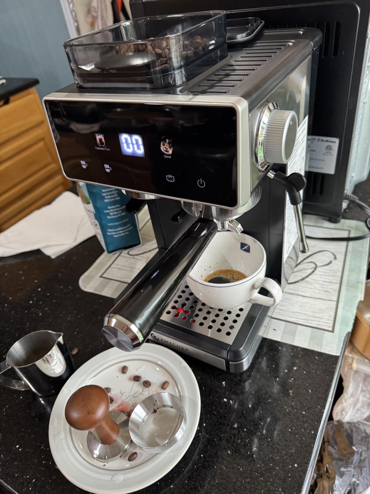 AMZCHEF Espresso Machine with Grinder, Latte & Cappuccino for Home Use customer photo 2