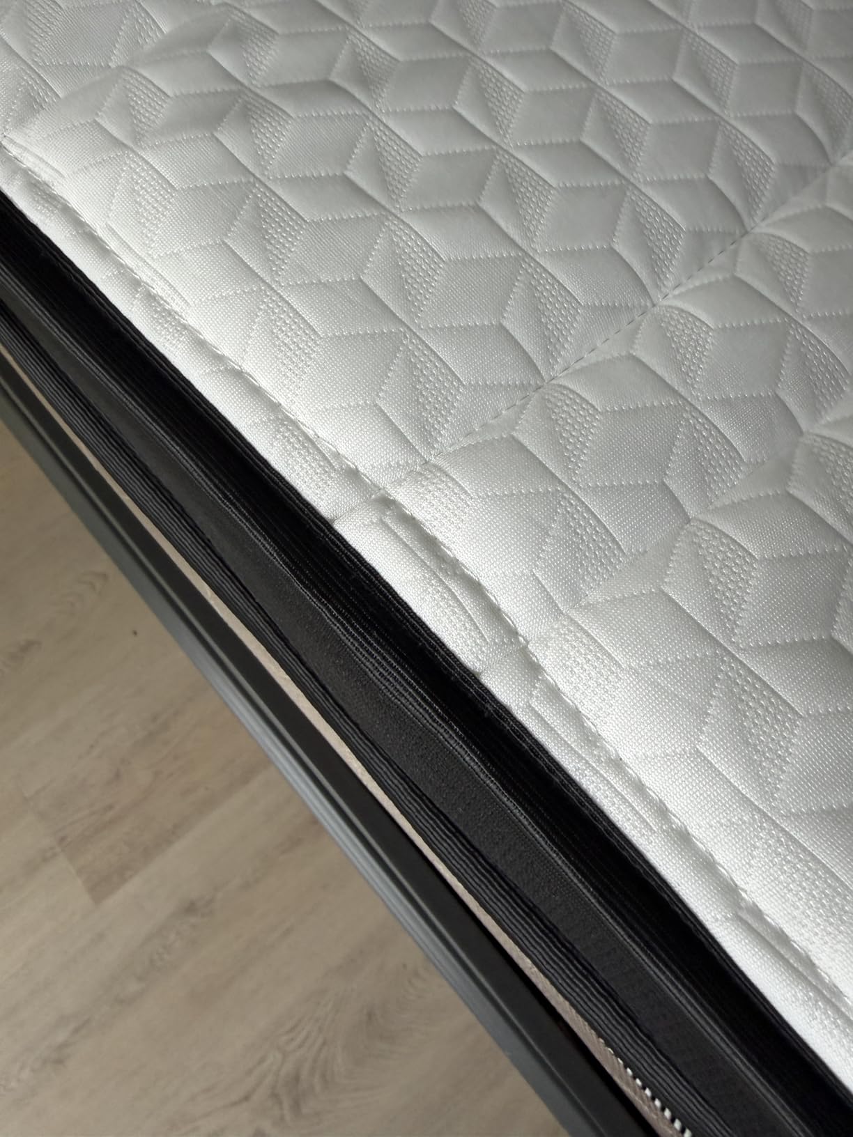 Novilla Queen Mattress 12 Inch, Cooling Hybrid Mattress with Upgraded Coils | Gel Memory Foam, Enhanced Support, Motion Isolation, Pressure Relief, CertiPUR-US Certified Mattress in a Box customer photo 2