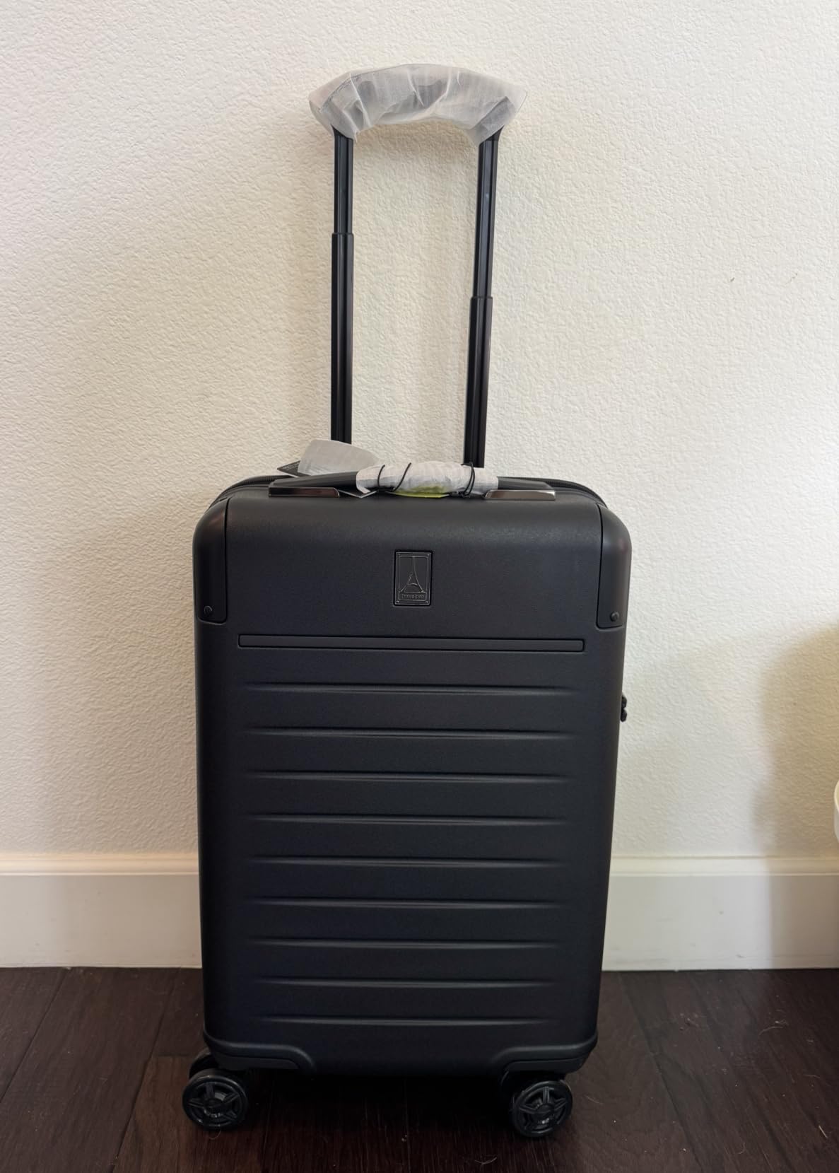 Platinum Elite Hardside Carry-On Luggage Spinner, Black, 21-Inch customer photo 1