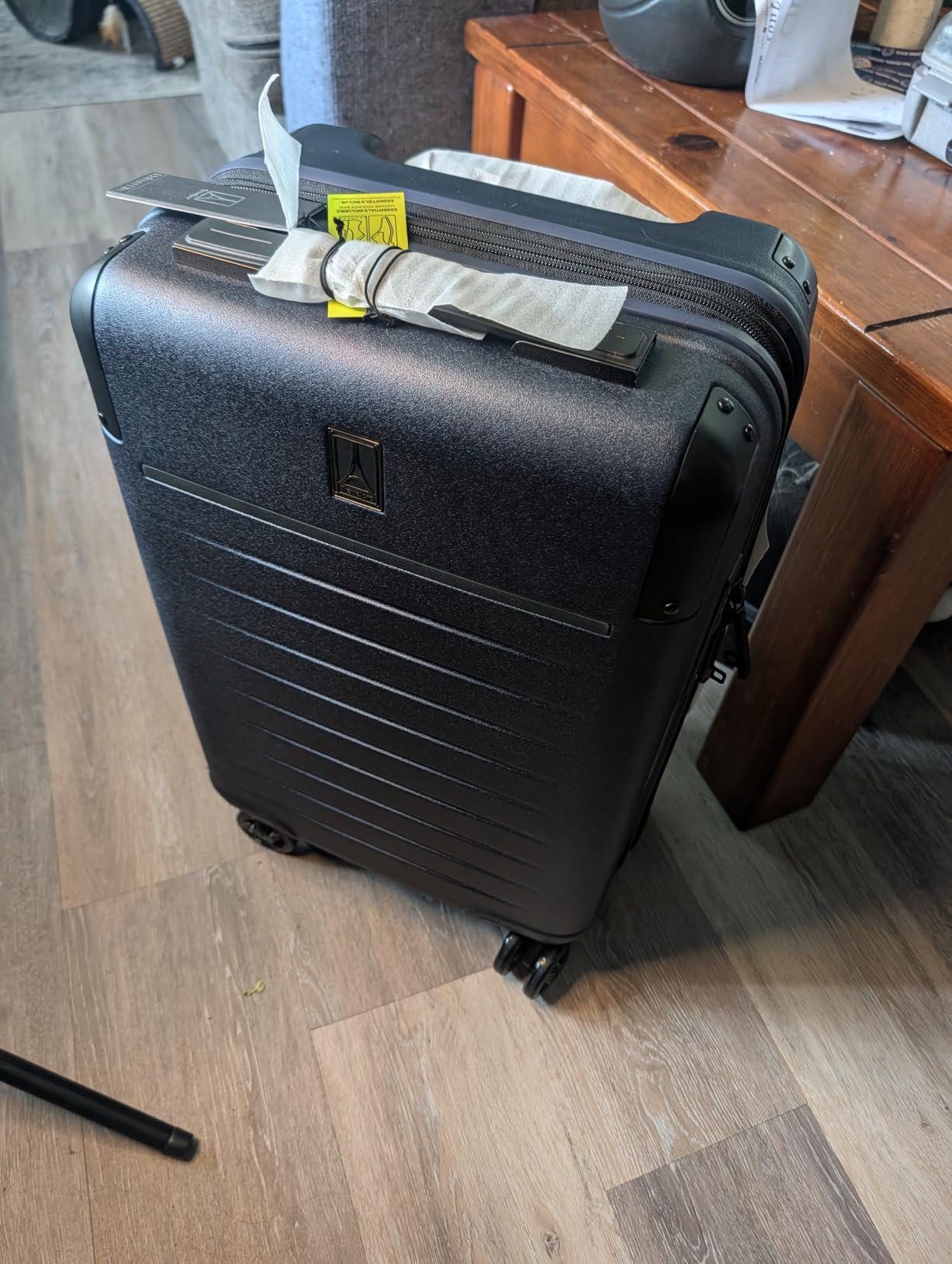Platinum Elite Hardside Carry-On Luggage Spinner, Black, 21-Inch customer photo 2