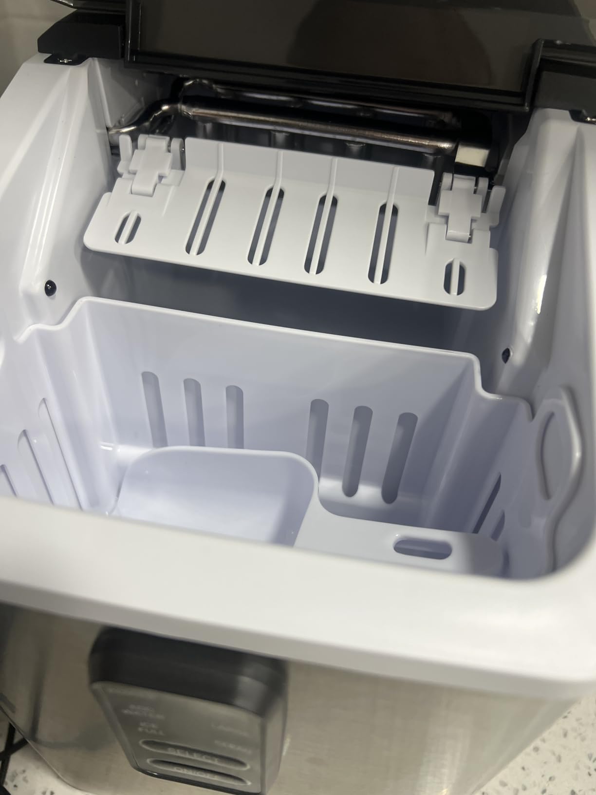 Aeitto Ice Maker Countertop 26lbs/24H Ice Makers Ready in 6-Min 8 Ice Cubes | 2 Sizes of Bullet Ice Portable Ice Machine with Basket/Scoop, Auto-Cleaning Energy-Saving for Home/Kitchen/Office Stainless customer photo 1