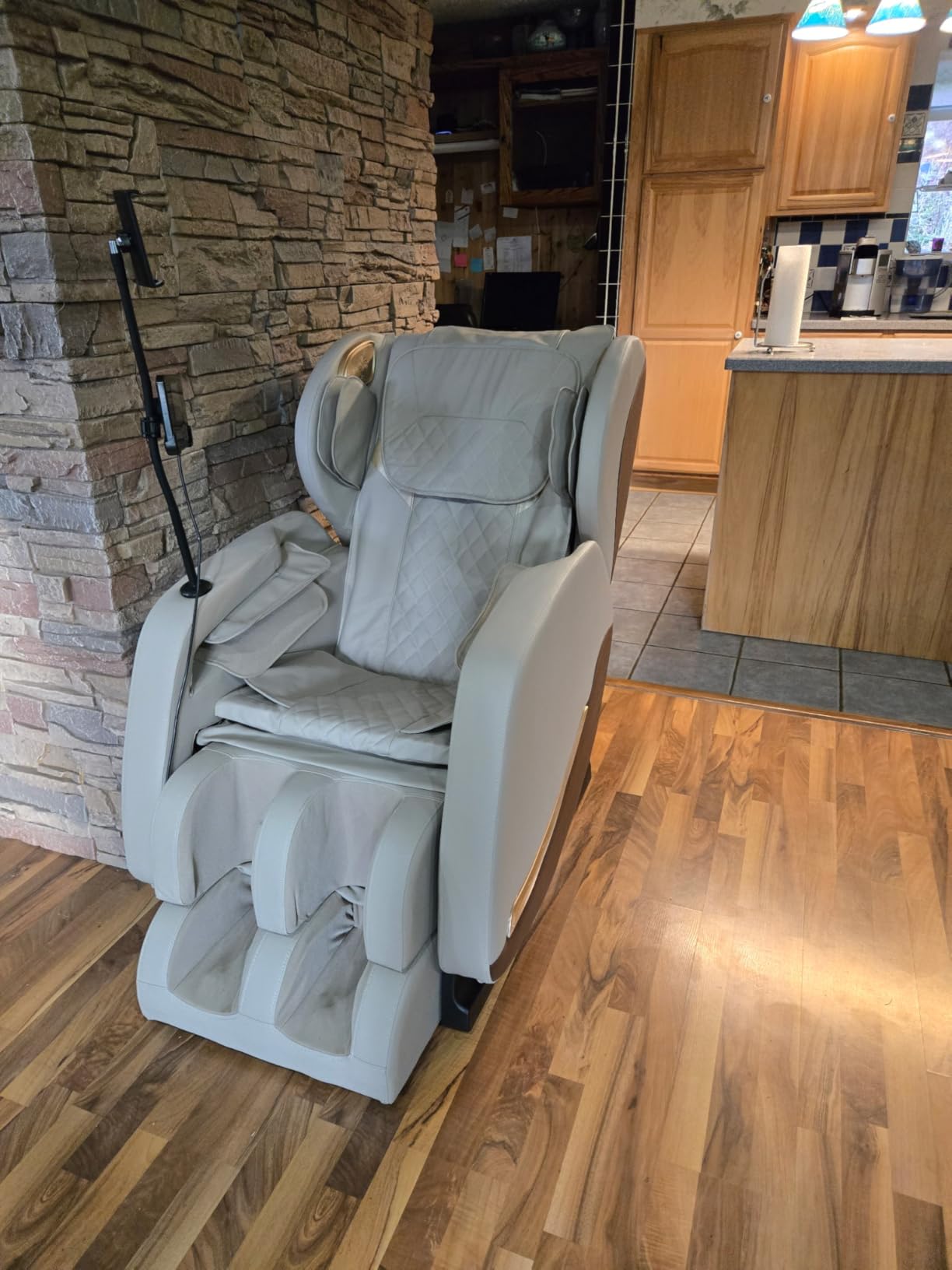 Massage Chair Full Body, 14 Fixed Rollers, Zero Gravity Recliner | Wood Grain Leather, Foot Massage, 5 Auto Modes, 8 Airbags, Heating, Bluetooth, Screen Controller customer photo 1