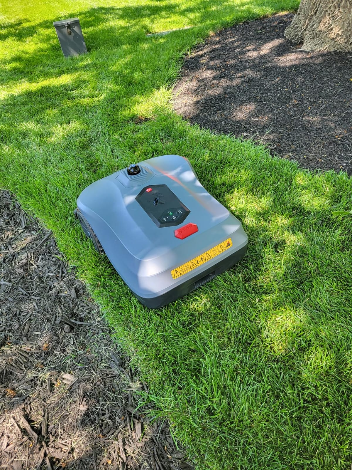 Neomow X SE Robot Lawn Mower Perimeter Wire Free for 0.75 Acre 3D LiDAR SLAM+Vision Mapping robotic lawnmower with 4G, No RTK Antenna Required, AI Obstacle Avoidance, App Control, GPS Anti-Theft, 13Ah customer photo 1