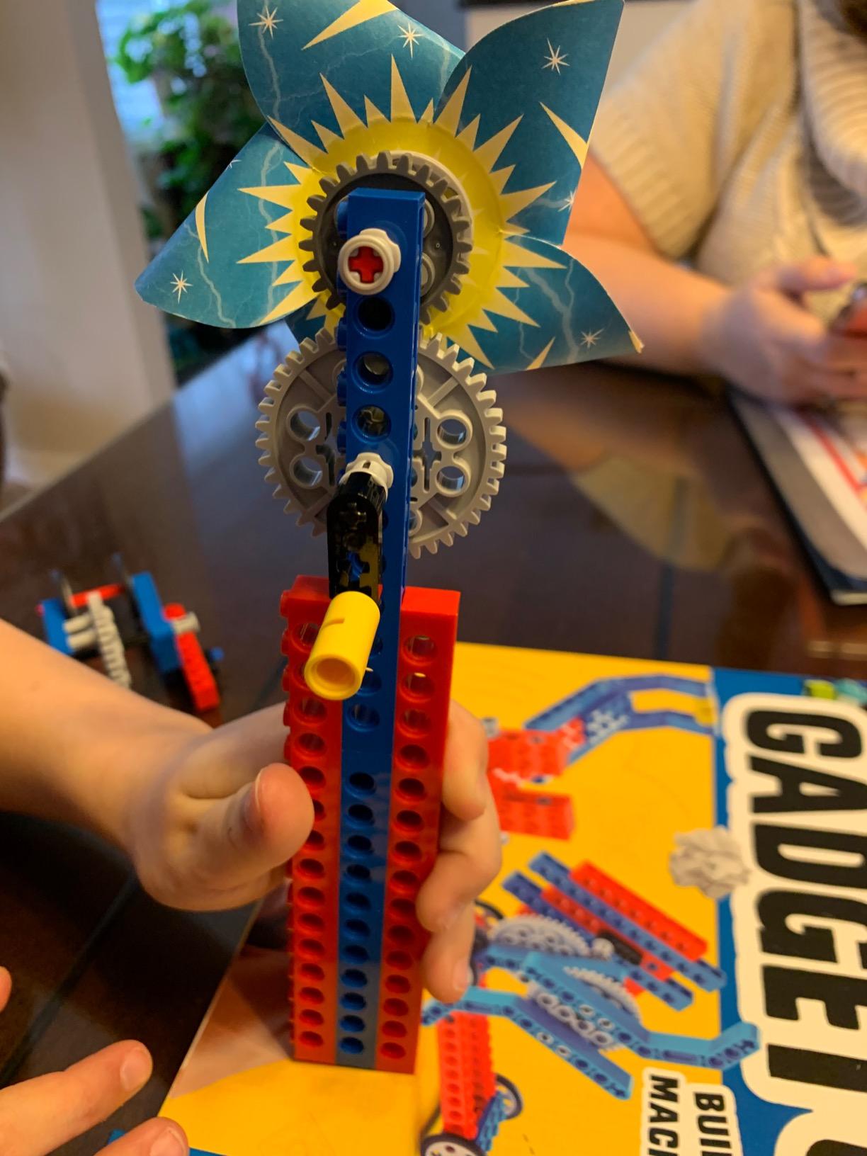 LEGO Gadgets (Klutz Science/STEM Activity Kit) 10.25