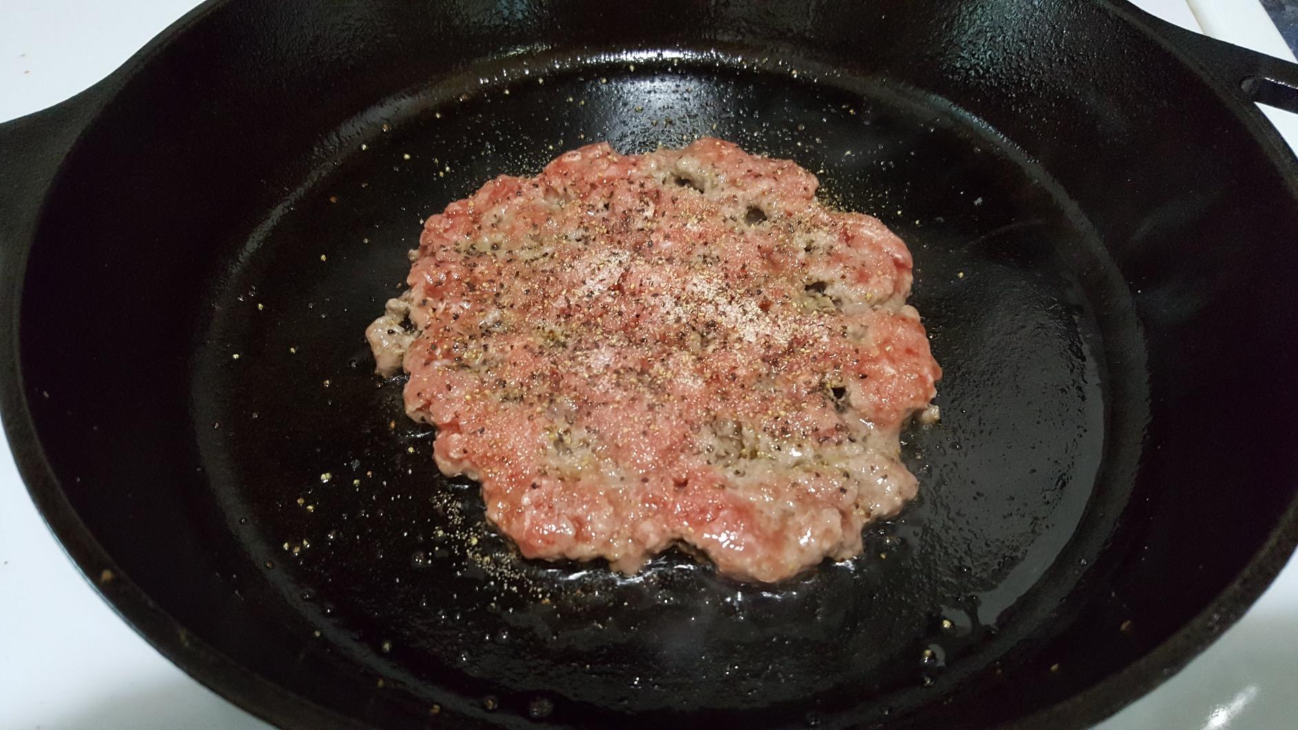 Lodge Pre-Seasoned Cast Iron Skillet, PFAS-Free, 10.25 Inches | Non-Toxic & Naturally Non-Stick Cast Iron Pan, Compatible with Oven, Stove, Grill & Campfire, Made in USA customer photo 1
