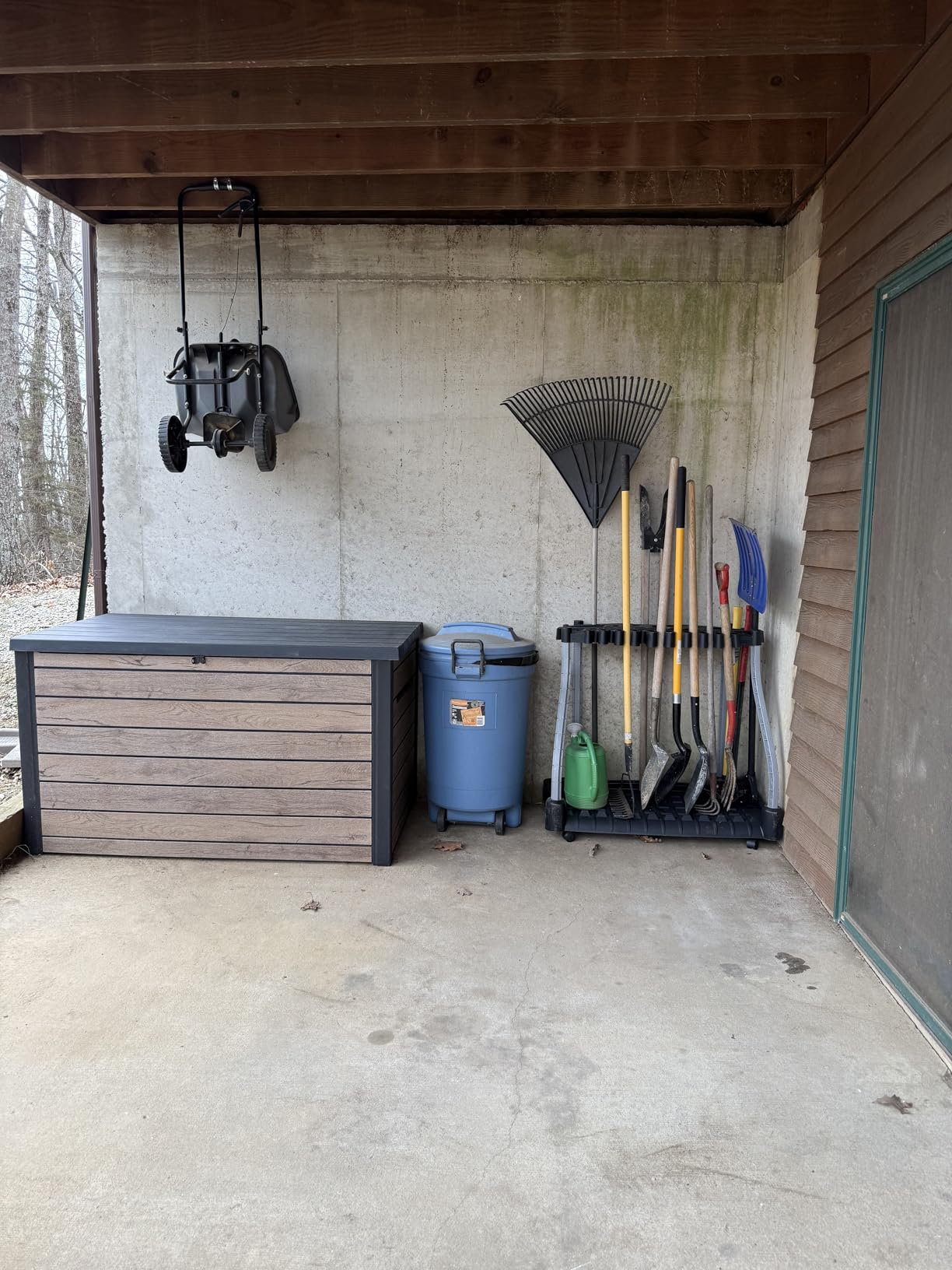 Rubbermaid Garage Tool Tower Rack Easy to Assemble Wheeled Organizes up to 40 Long-Handled Tools/Rakes/ Brooms/Shovles in Home/House/Outdoor/Shed Black customer photo 2