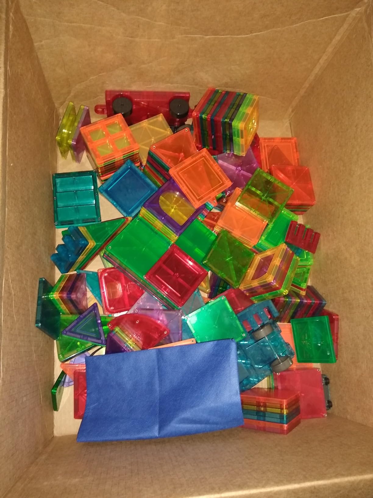 MAGNA-TILES Classic 32-Piece Magnetic Construction Set, The Original Magnetic Building Brand customer photo 1
