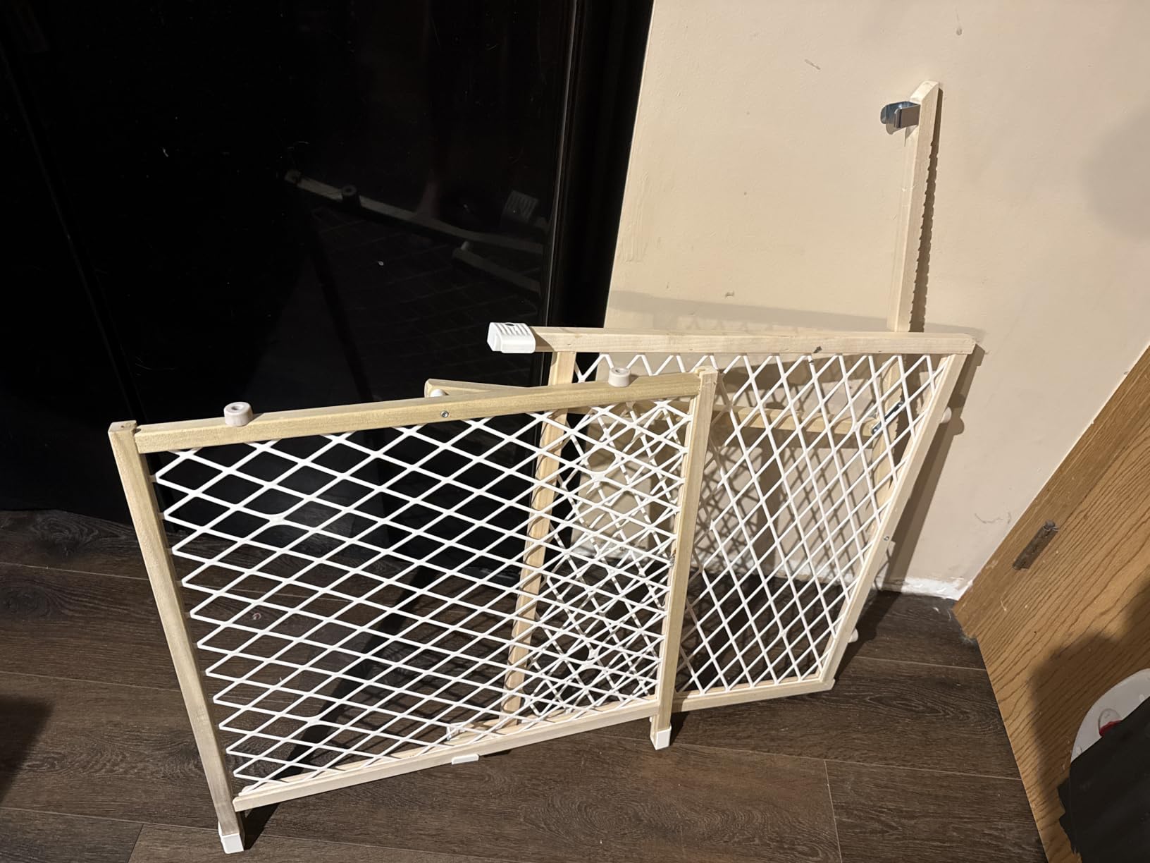 Toddleroo by North States - Diamond Mesh Wooden Baby Gate: Pressure Mounted Baby Gate for Doorways - Adjustable 26.5 to 42 Inches Wide - 23 Inches Tall customer photo 1