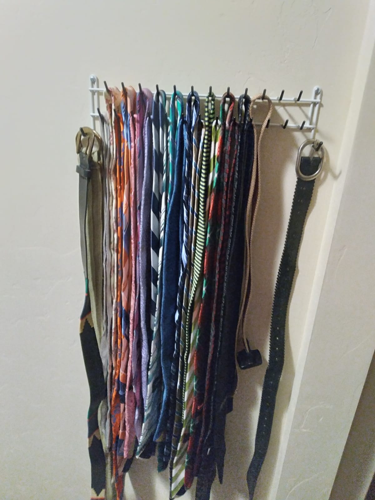 ClosetMaid 27-Hook Tie & Belt Rack, 2.38