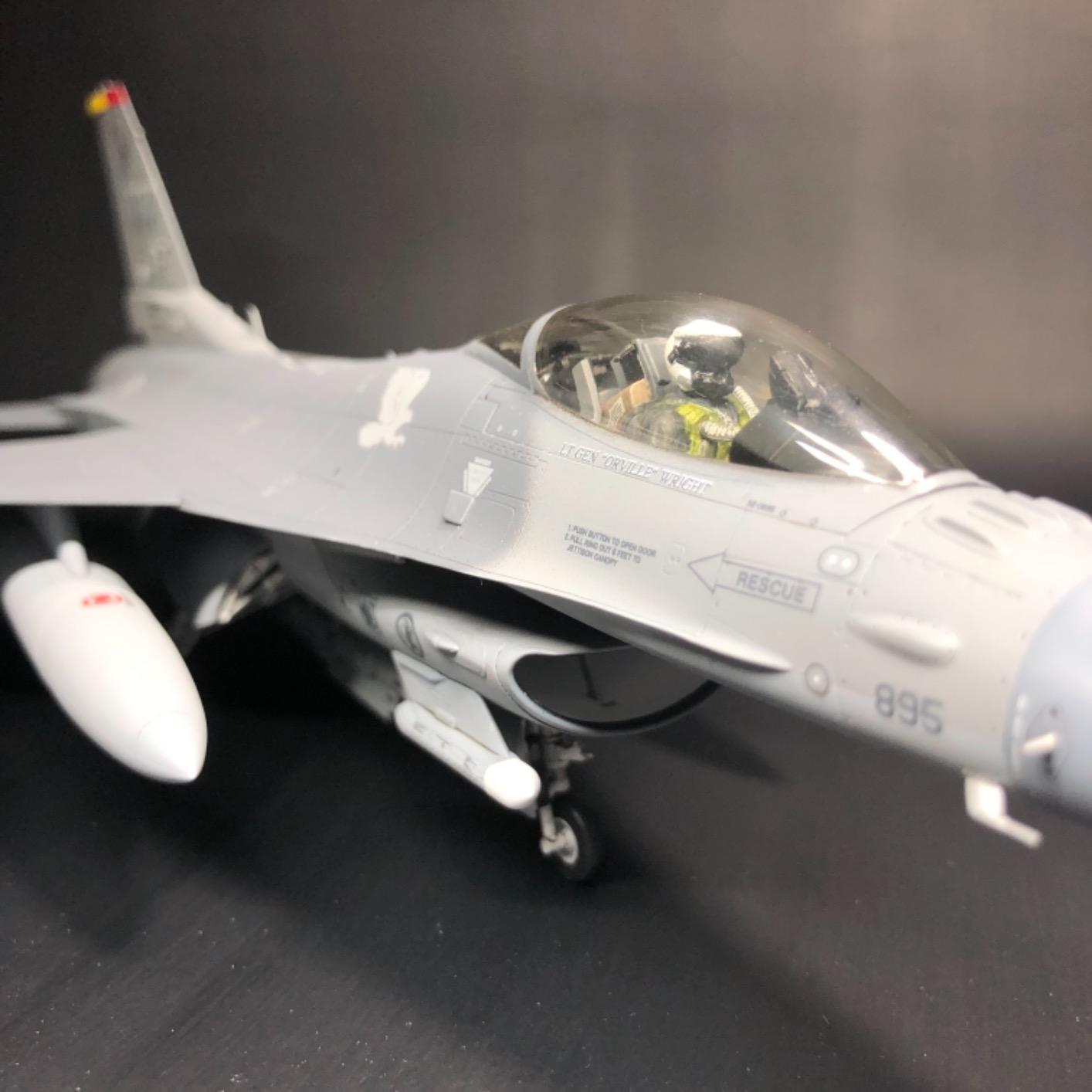 Tamiya 61098 1/48 Lockheed Martin F-16CJ Plastic Model Airplane Kit customer photo 2