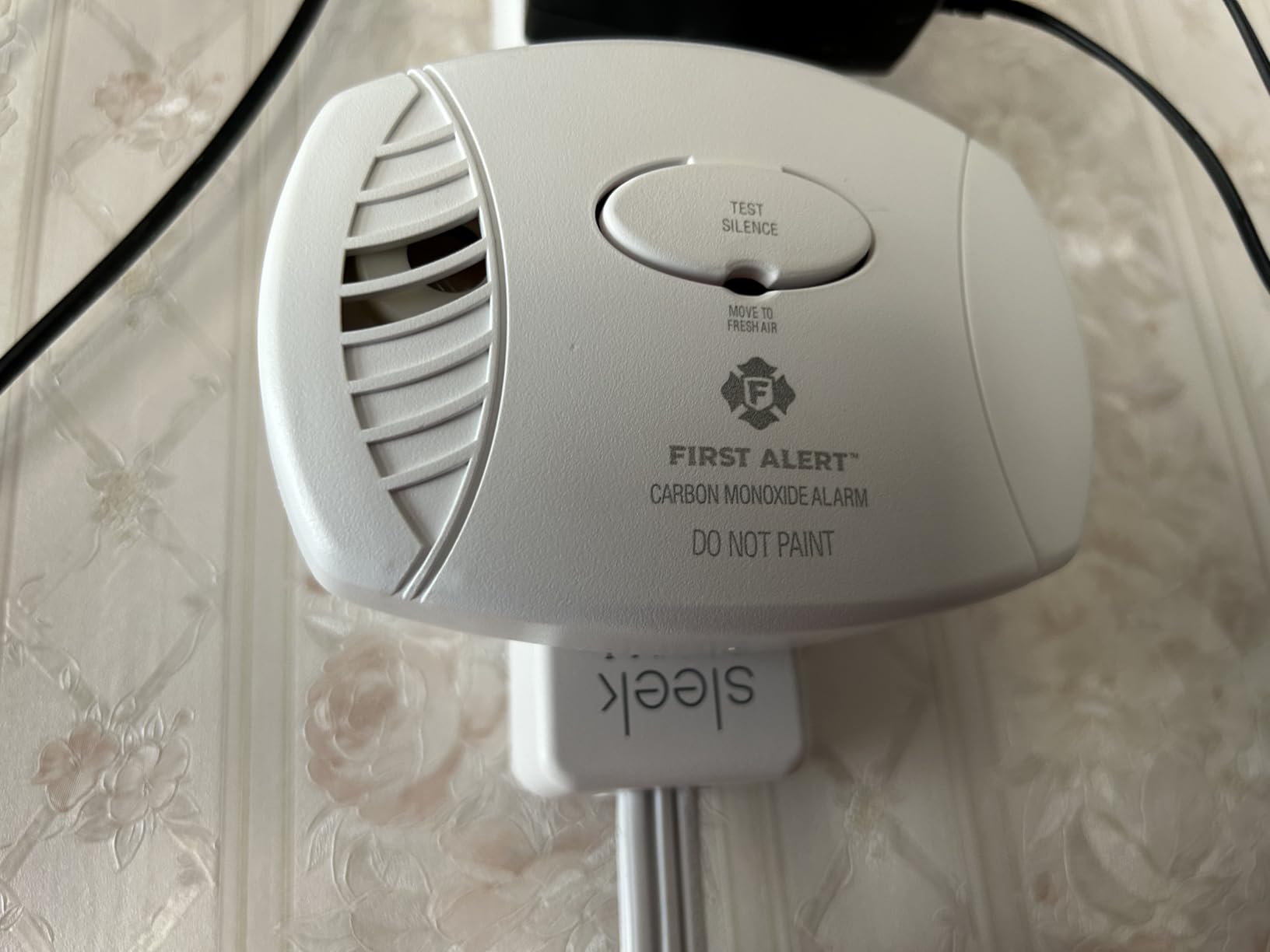 FIRST ALERT CO605 Plug-in Carbon Monoxide Detector with Battery Backup, White customer photo 2