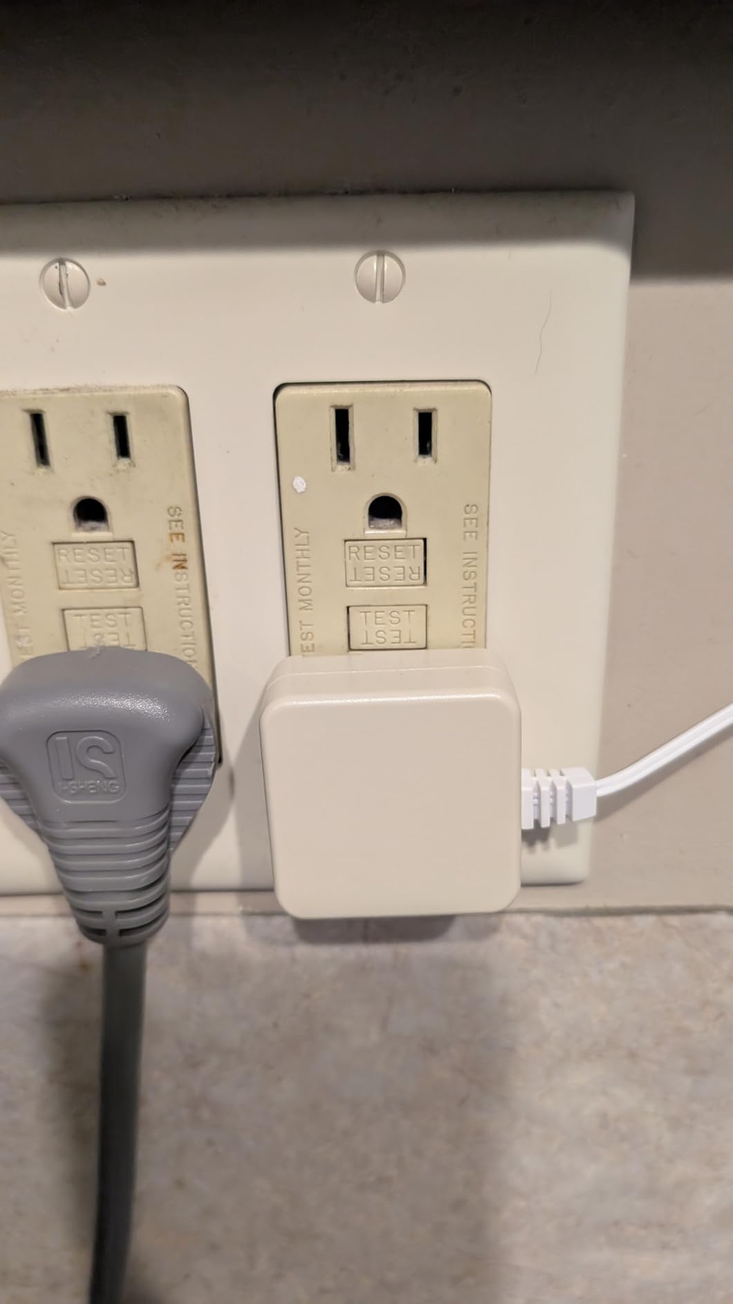 First Alert Plug in Carbon Monoxide Alarm with Digital Display customer photo 1