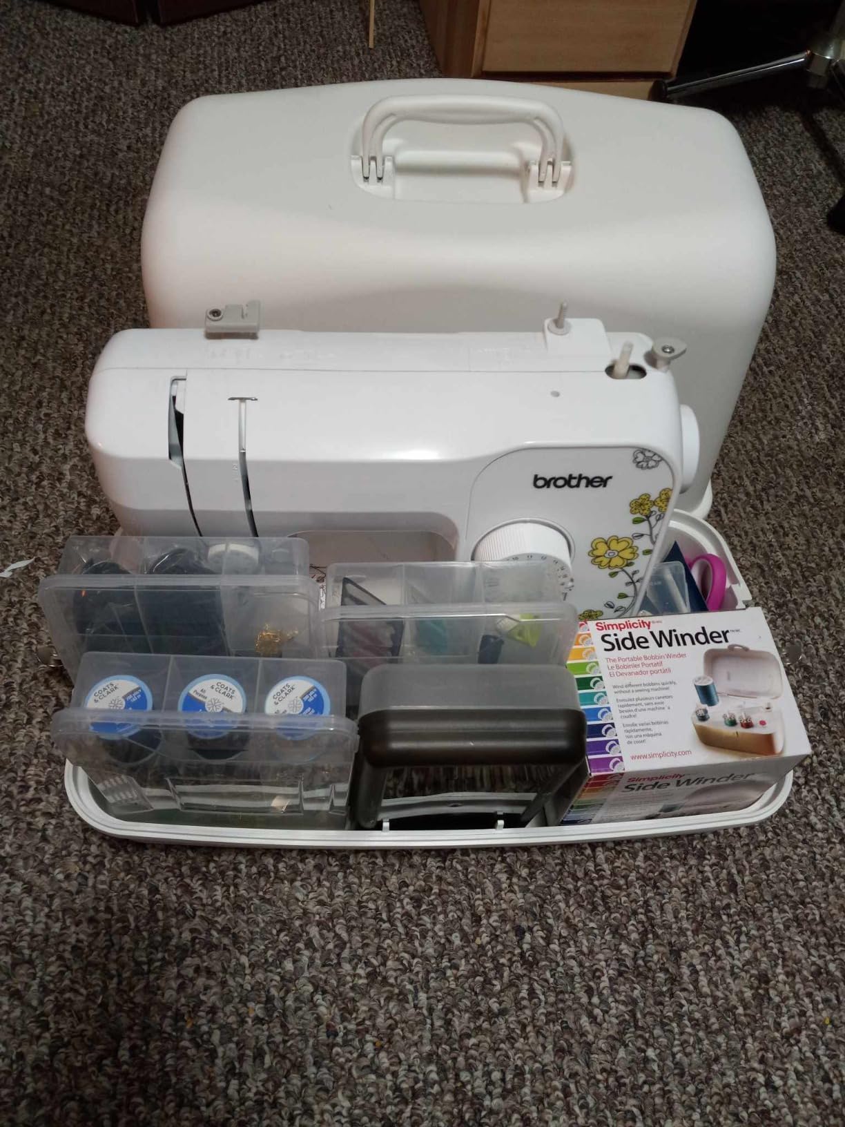 SINGER® Universal Hard Carrying Case for Sewing Machine, White customer photo 1