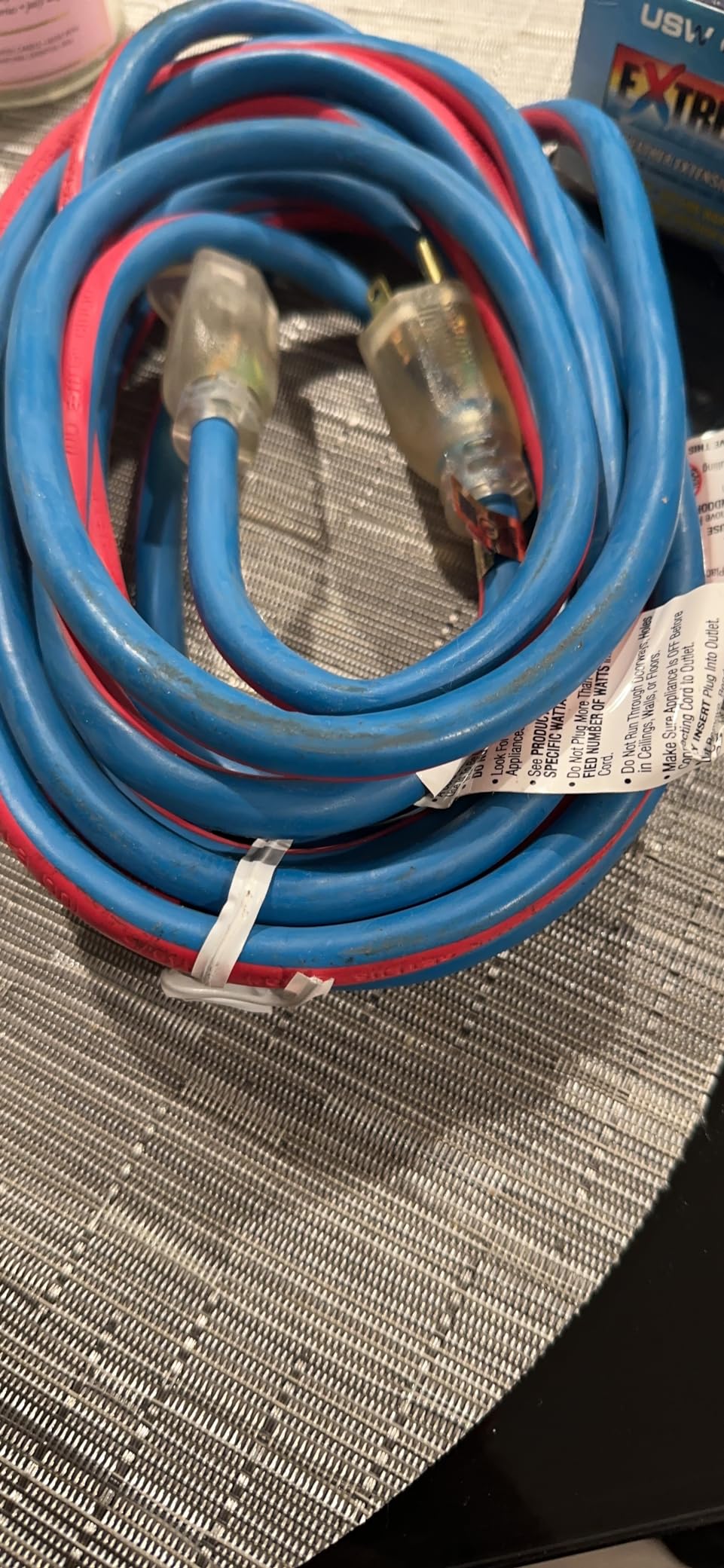 US Wire and Cable 12/3 Gauge x 25-Foot Extreme Cold Weather Extension Cord – Heavy-Duty, 221°F to - 94°F Rating, Lighted Plug, Blue and Red, SJEOOW, Weather-Resistant, Ideal for Outdoor & Indoor Use customer photo 1