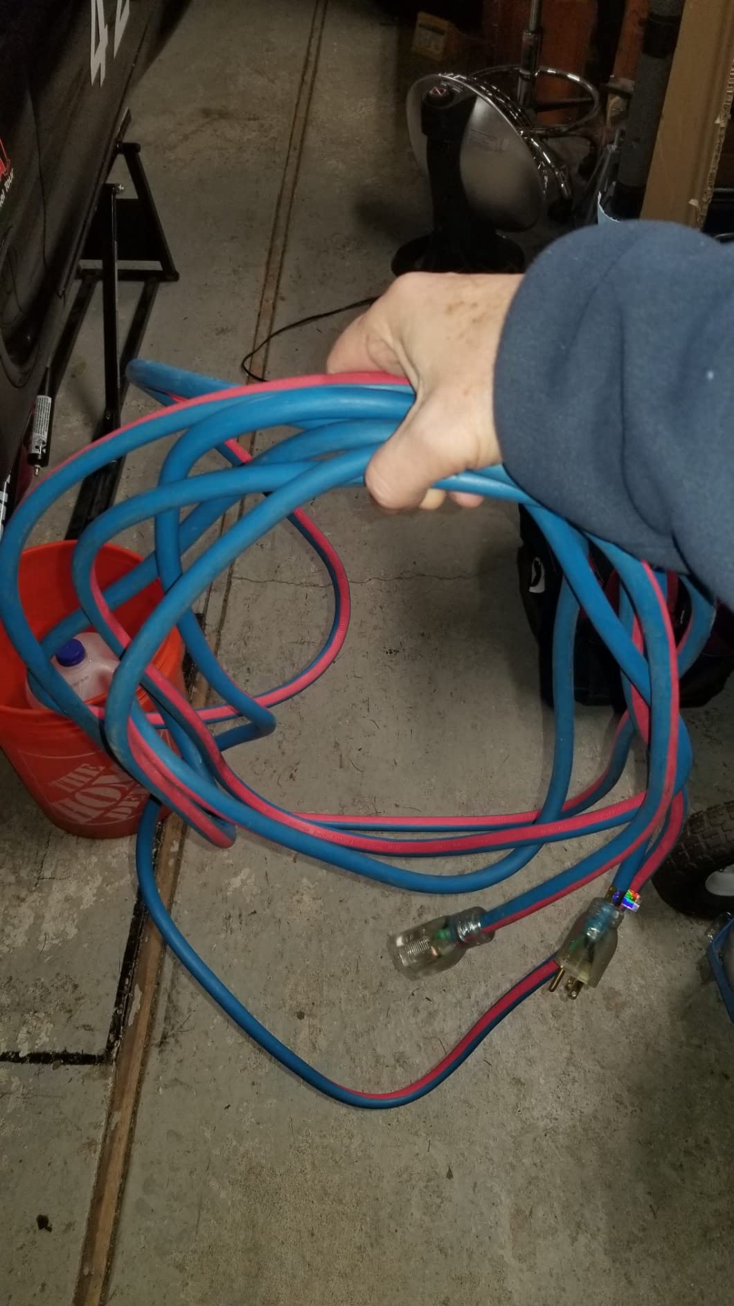 US Wire and Cable 12/3 Gauge x 25-Foot Extreme Cold Weather Extension Cord – Heavy-Duty, 221°F to - 94°F Rating, Lighted Plug, Blue and Red, SJEOOW, Weather-Resistant, Ideal for Outdoor & Indoor Use customer photo 2