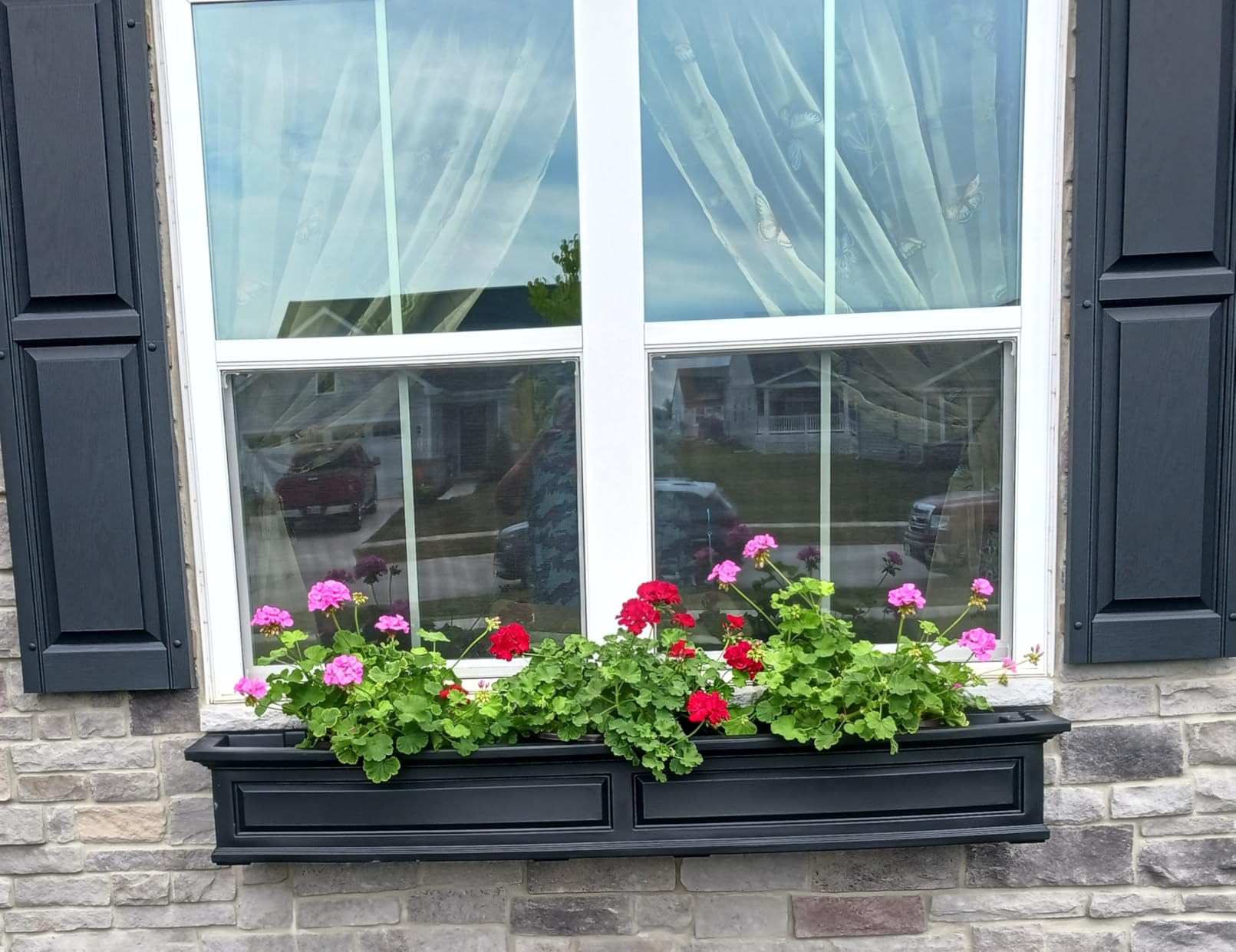 Mayne Nantucket 36in Self-Watering Rectangular Window Box Planter, White customer photo 2
