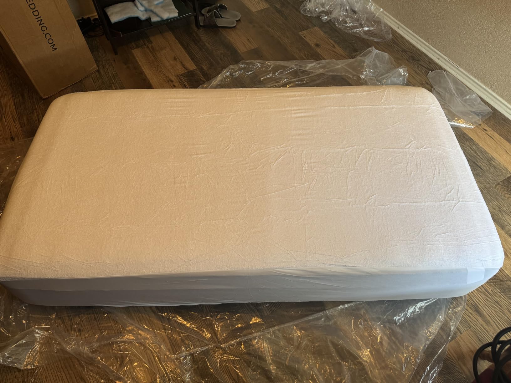 SafeRest Waterproof Queen Size Mattress Protector customer photo 2