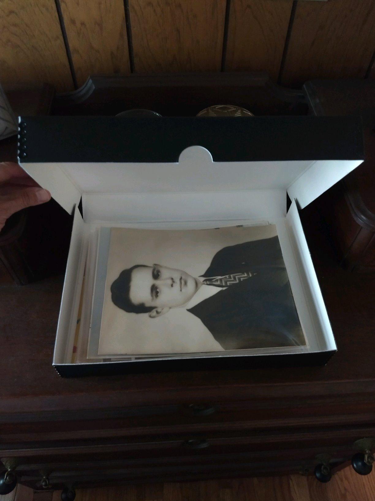 Lineco Clamshell Archival Storage Box, 11x14x1.75 Inch, Black customer photo 2
